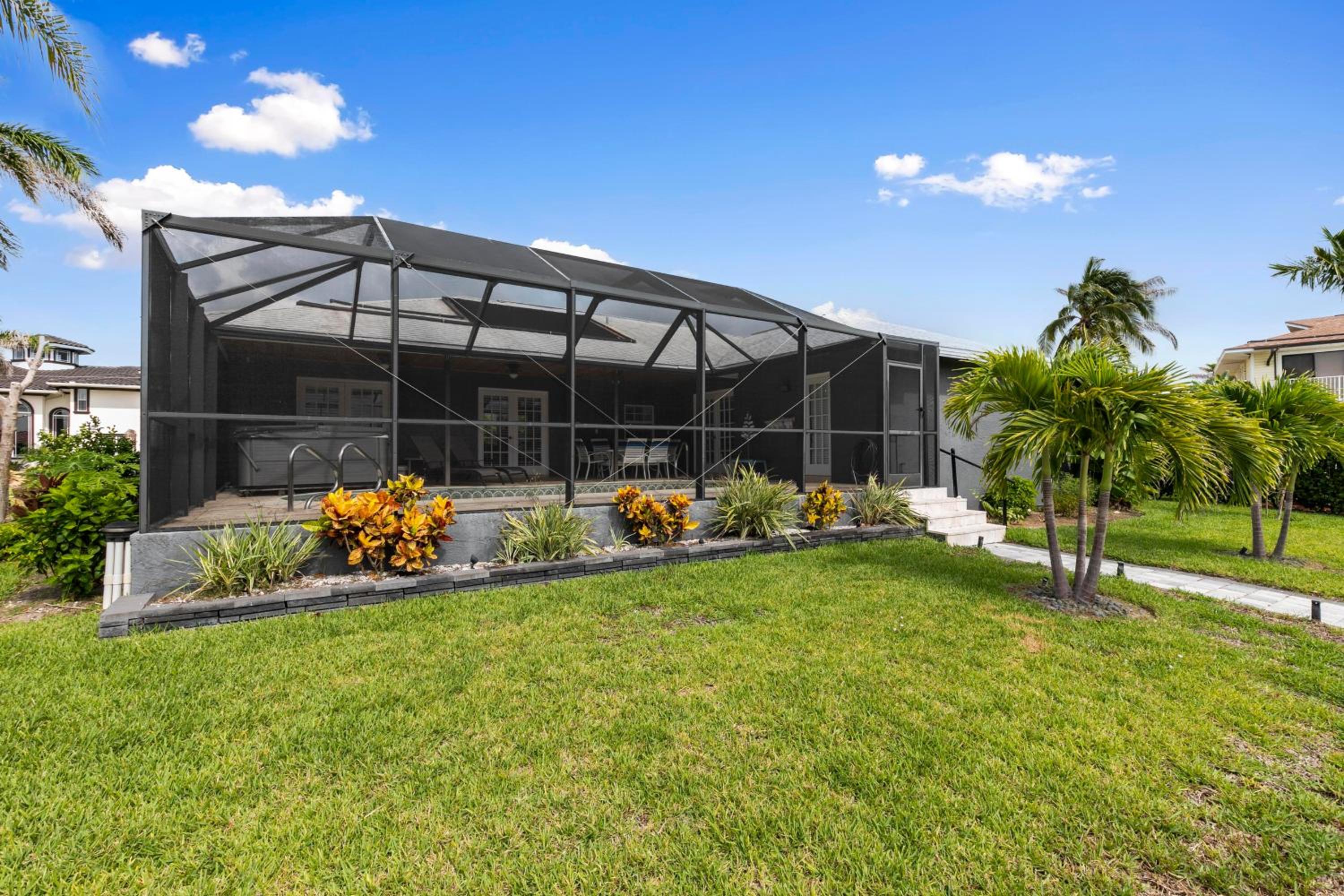 Luxurious Waterfront Oasis in Marco Island - Perfect for Families and Friends