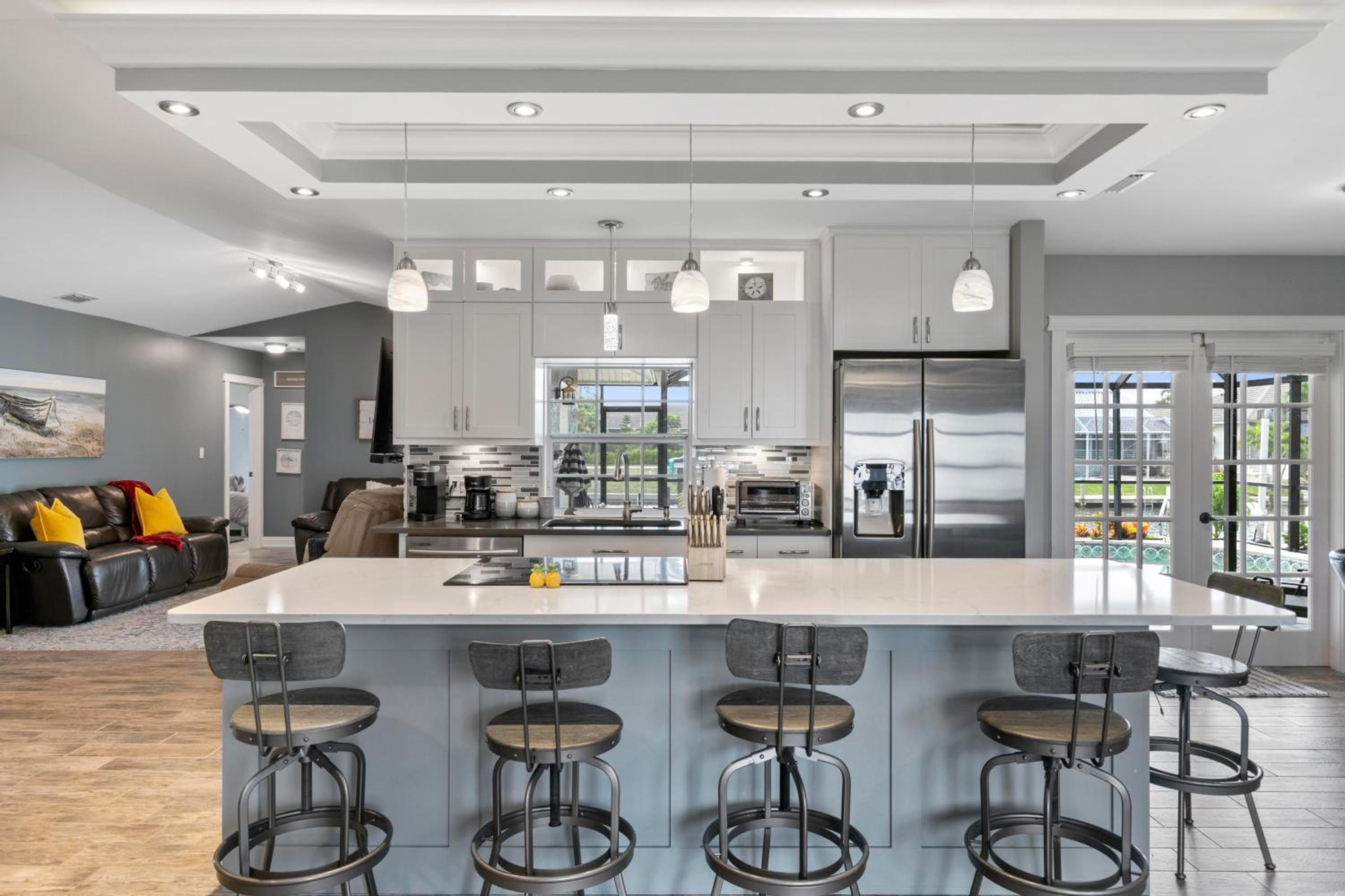 Luxurious Waterfront Oasis in Marco Island - Perfect for Families and Friends