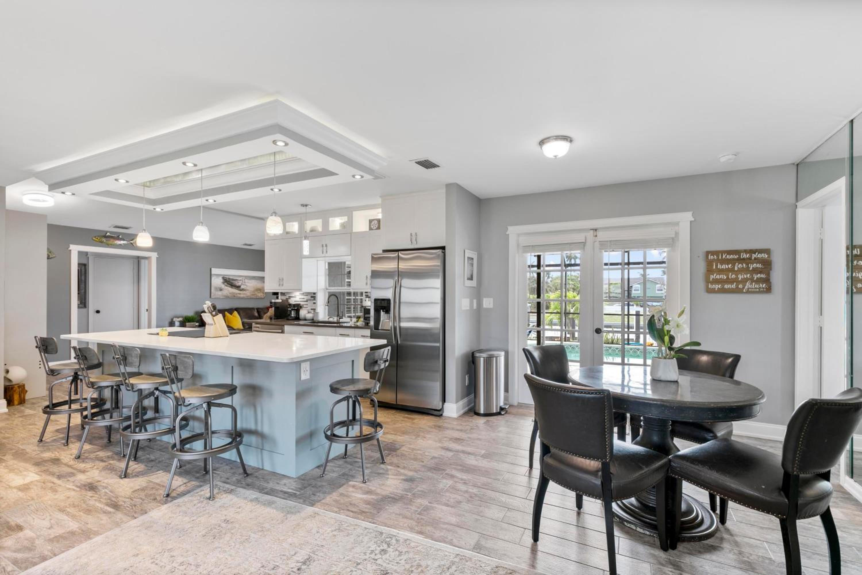 Luxurious Waterfront Oasis in Marco Island - Perfect for Families and Friends