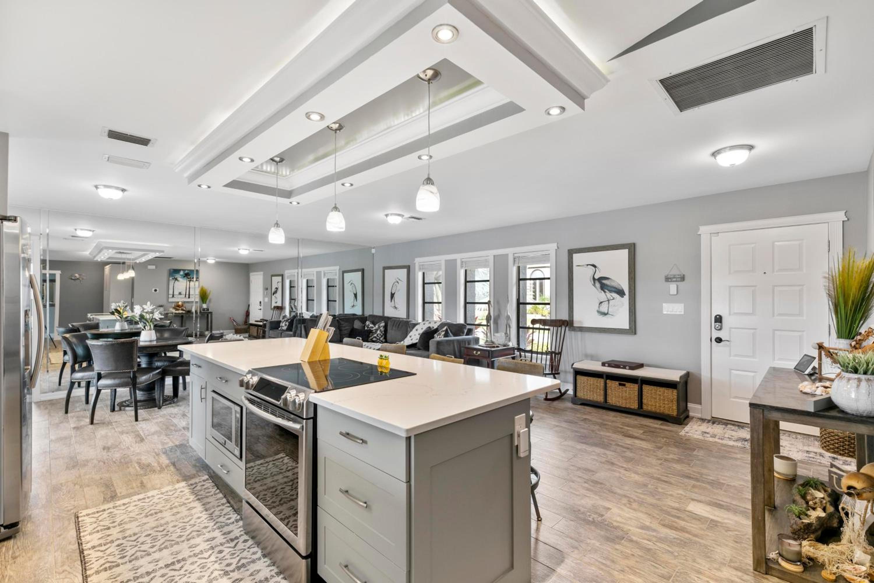 Luxurious Waterfront Oasis in Marco Island - Perfect for Families and Friends