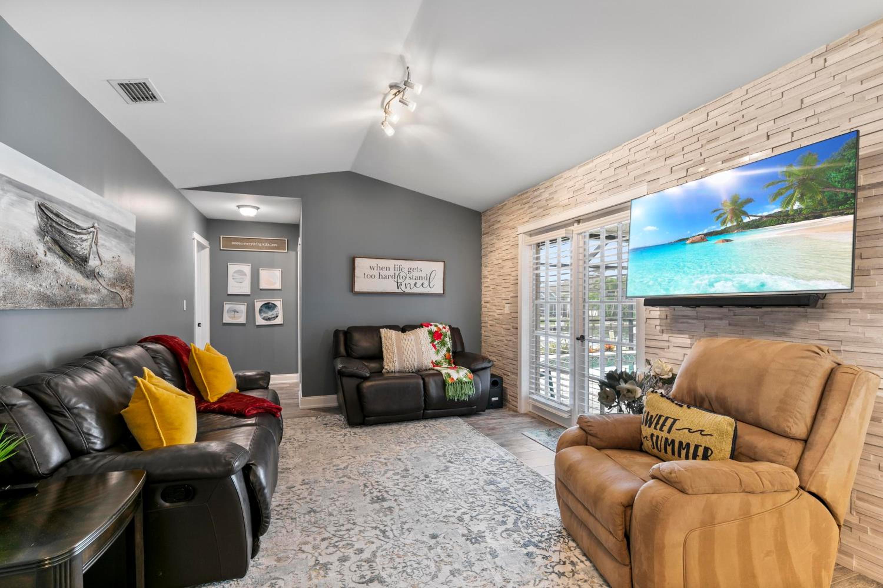 Luxurious Waterfront Oasis in Marco Island - Perfect for Families and Friends