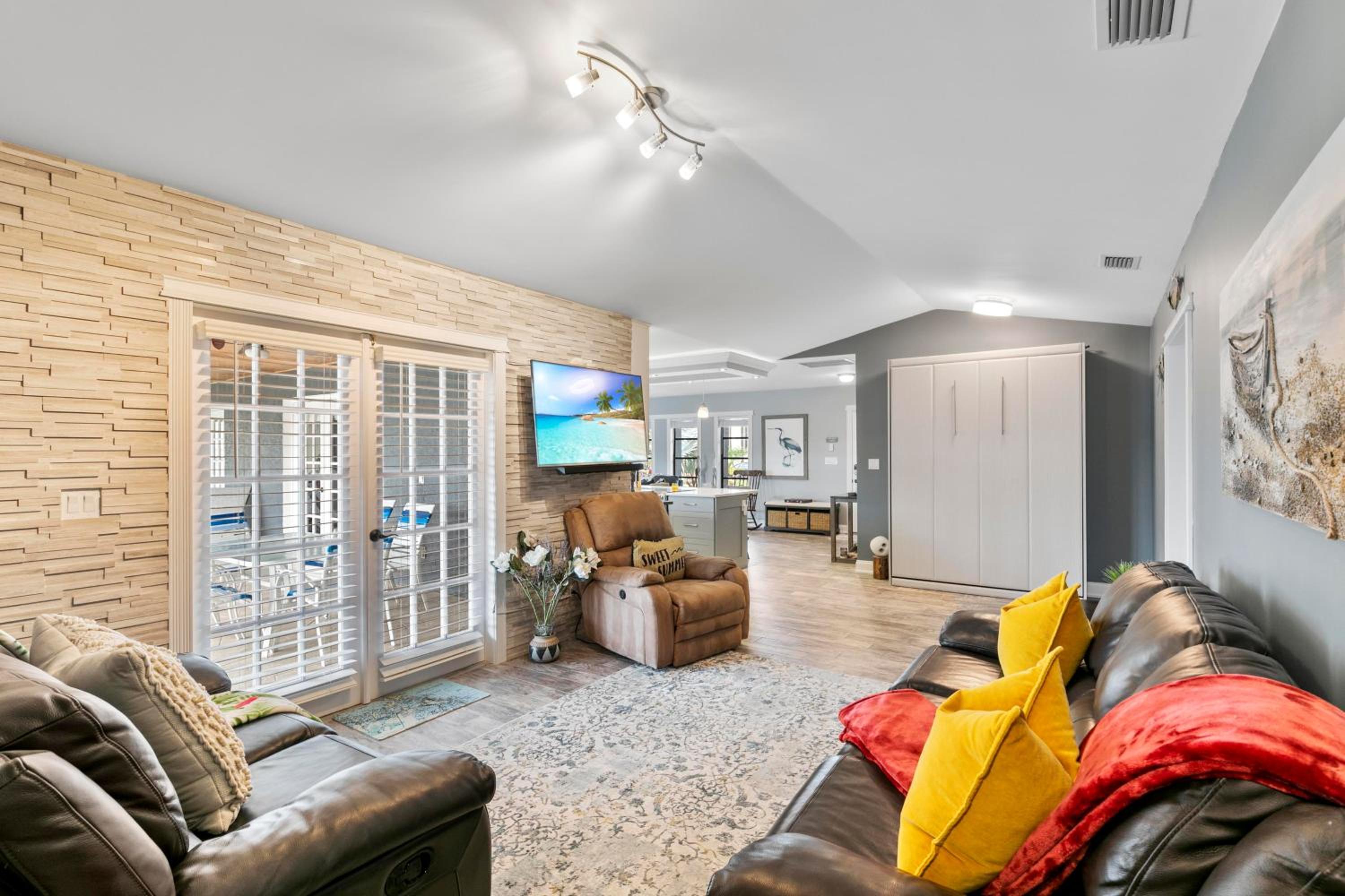 Luxurious Waterfront Oasis in Marco Island - Perfect for Families and Friends