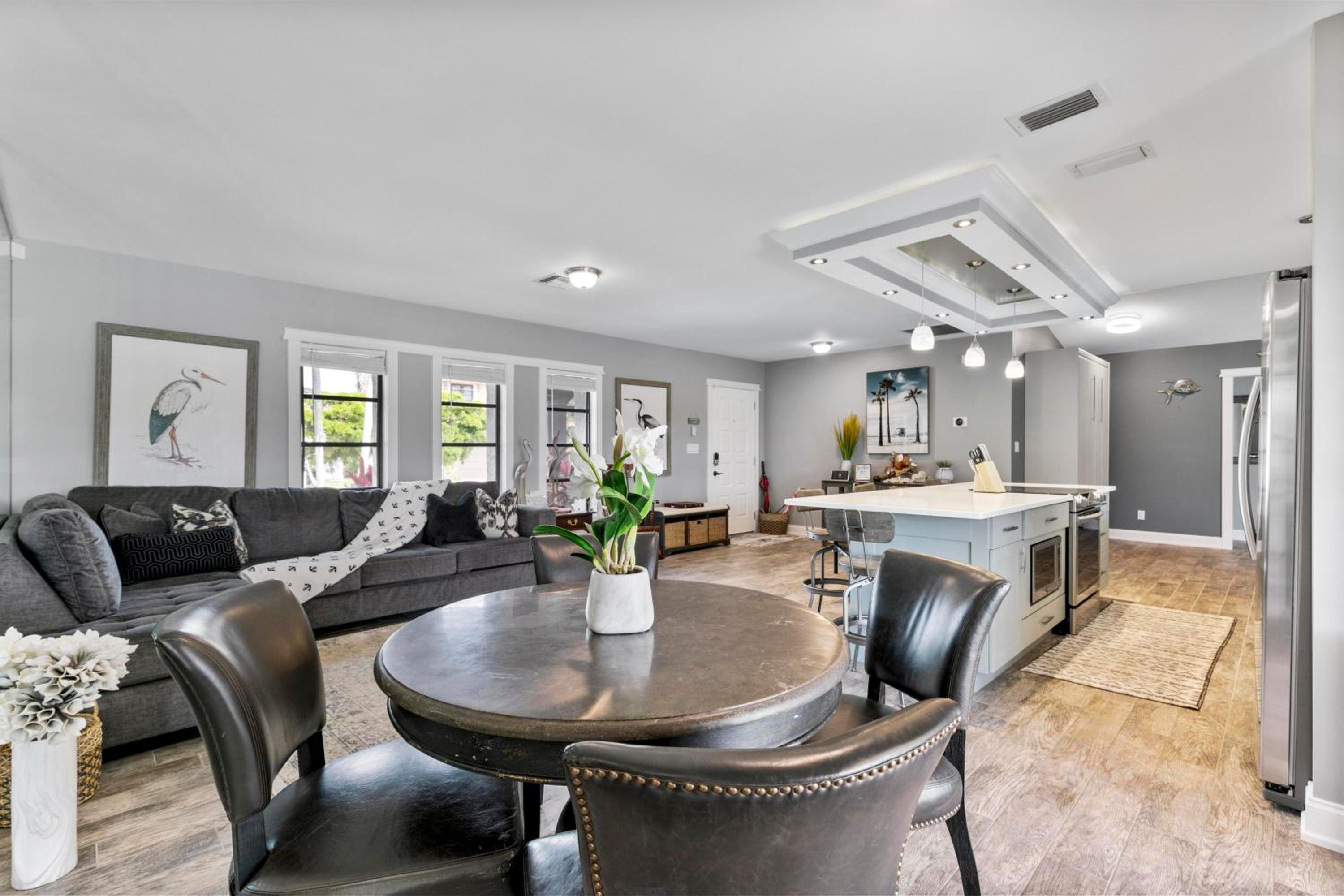 Luxurious Waterfront Oasis in Marco Island - Perfect for Families and Friends