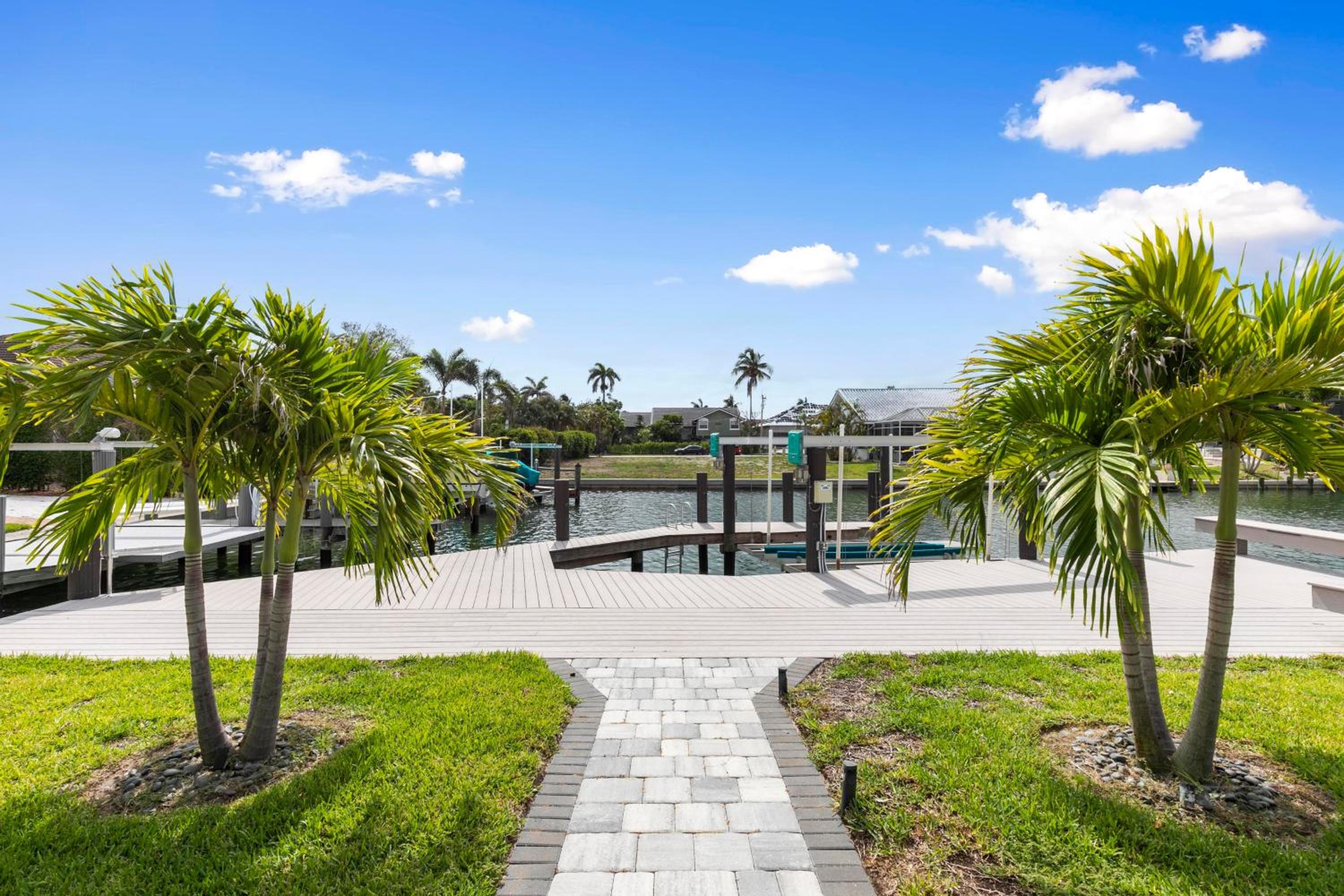 Luxurious Waterfront Oasis in Marco Island - Perfect for Families and Friends
