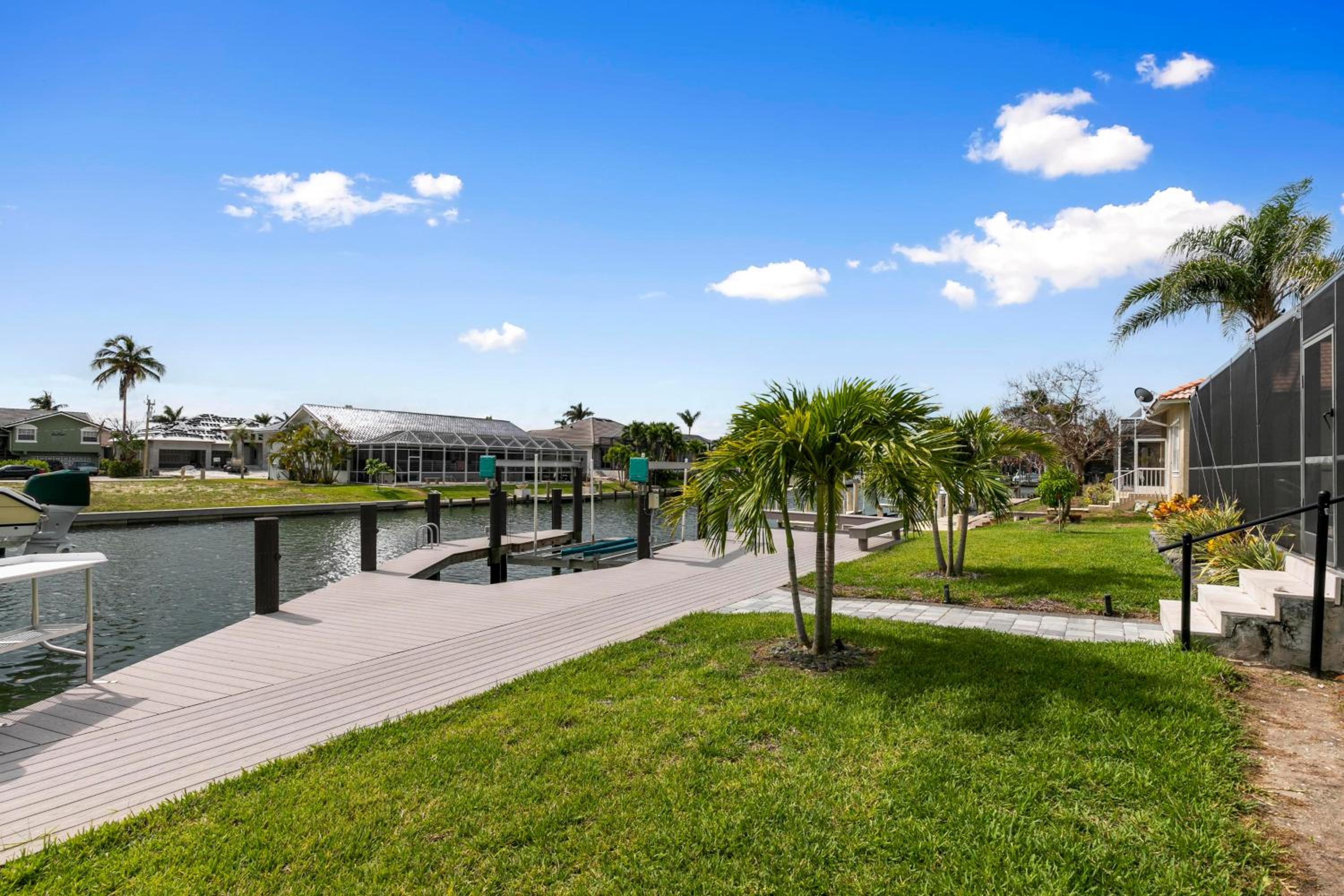 Luxurious Waterfront Oasis in Marco Island - Perfect for Families and Friends