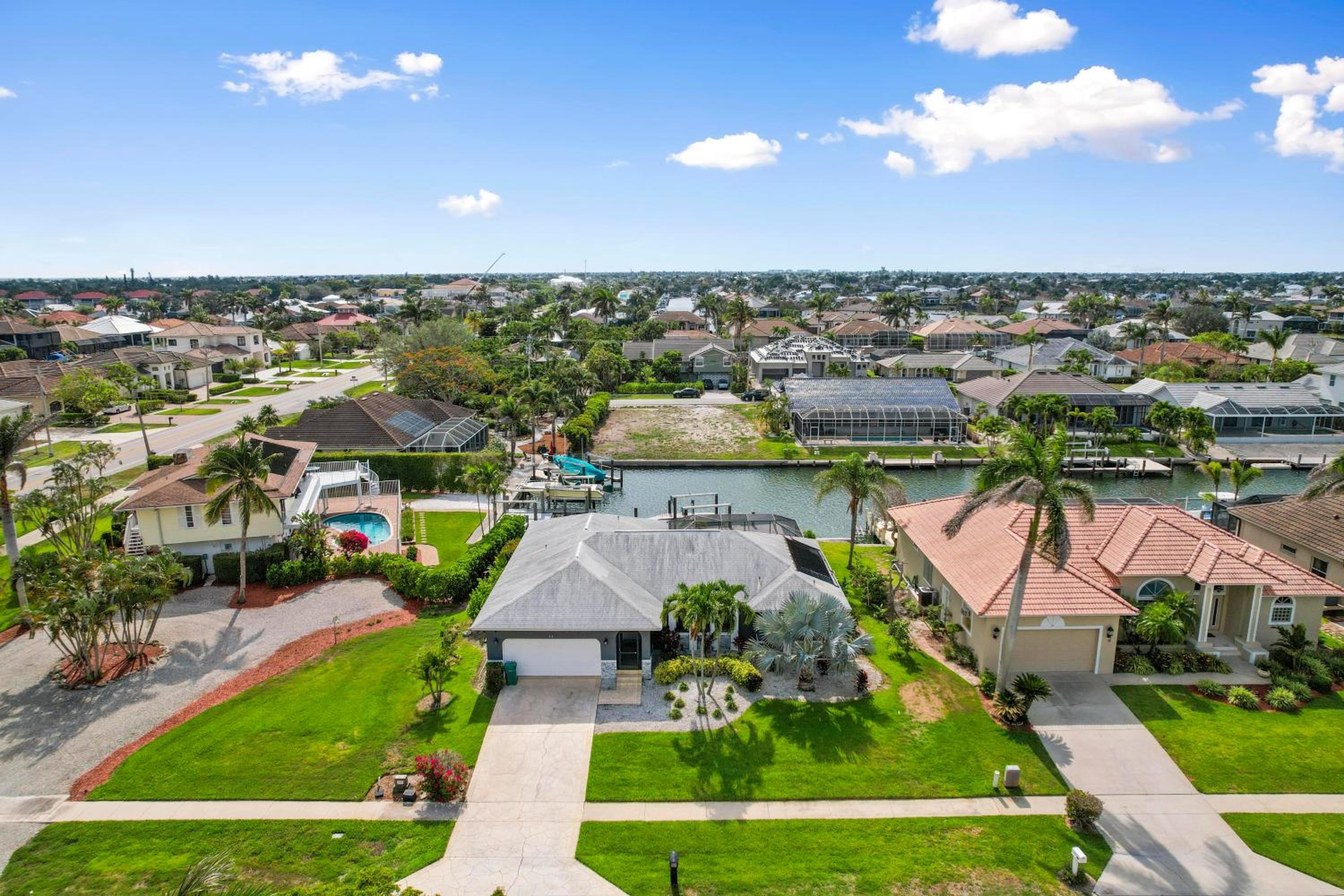 Luxurious Waterfront Oasis in Marco Island - Perfect for Families and Friends