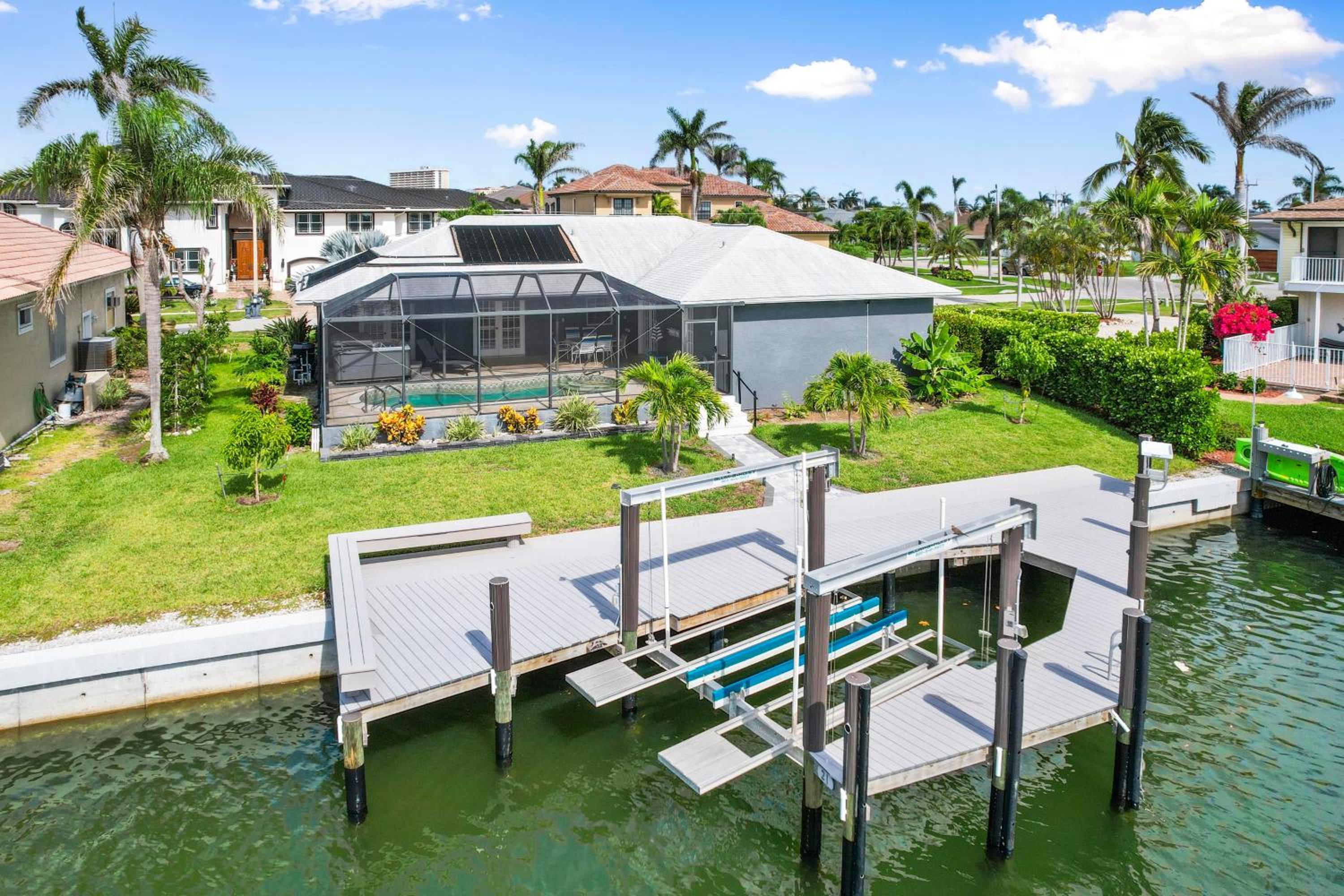 Luxurious Waterfront Oasis in Marco Island - Perfect for Families and Friends