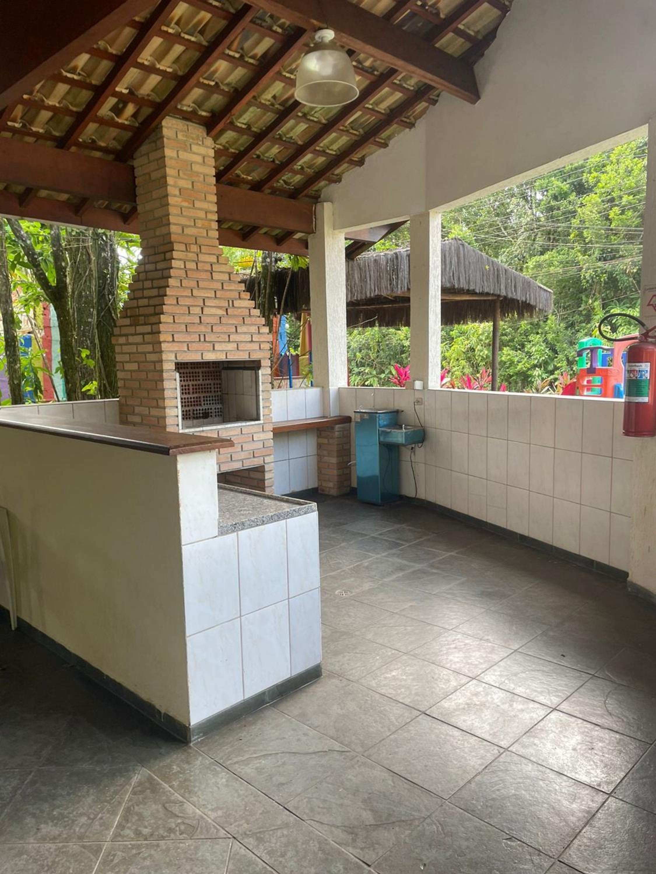400 m te Separam das Areias da Praia de Boraceia, casa com piscina aquecida para ate 12 pessoas