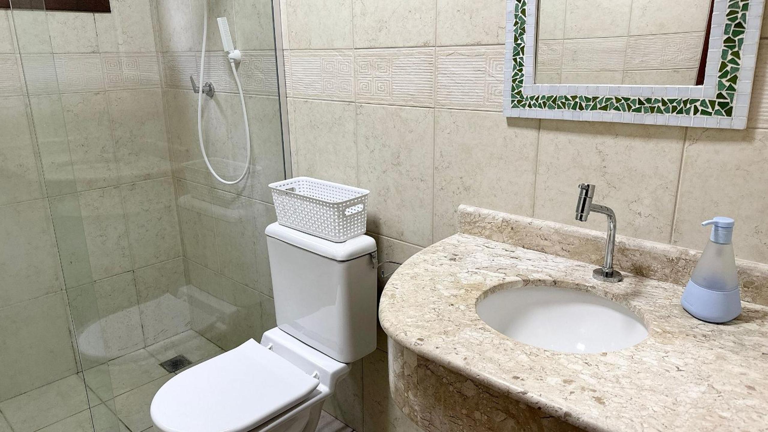 400 m te Separam das Areias da Praia de Boraceia, casa com piscina aquecida para ate 12 pessoas