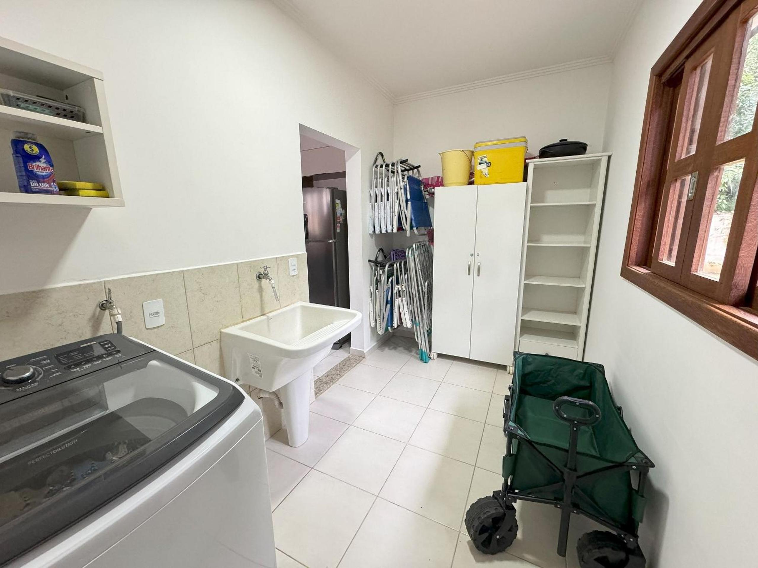 400 m te Separam das Areias da Praia de Boraceia, casa com piscina aquecida para ate 12 pessoas