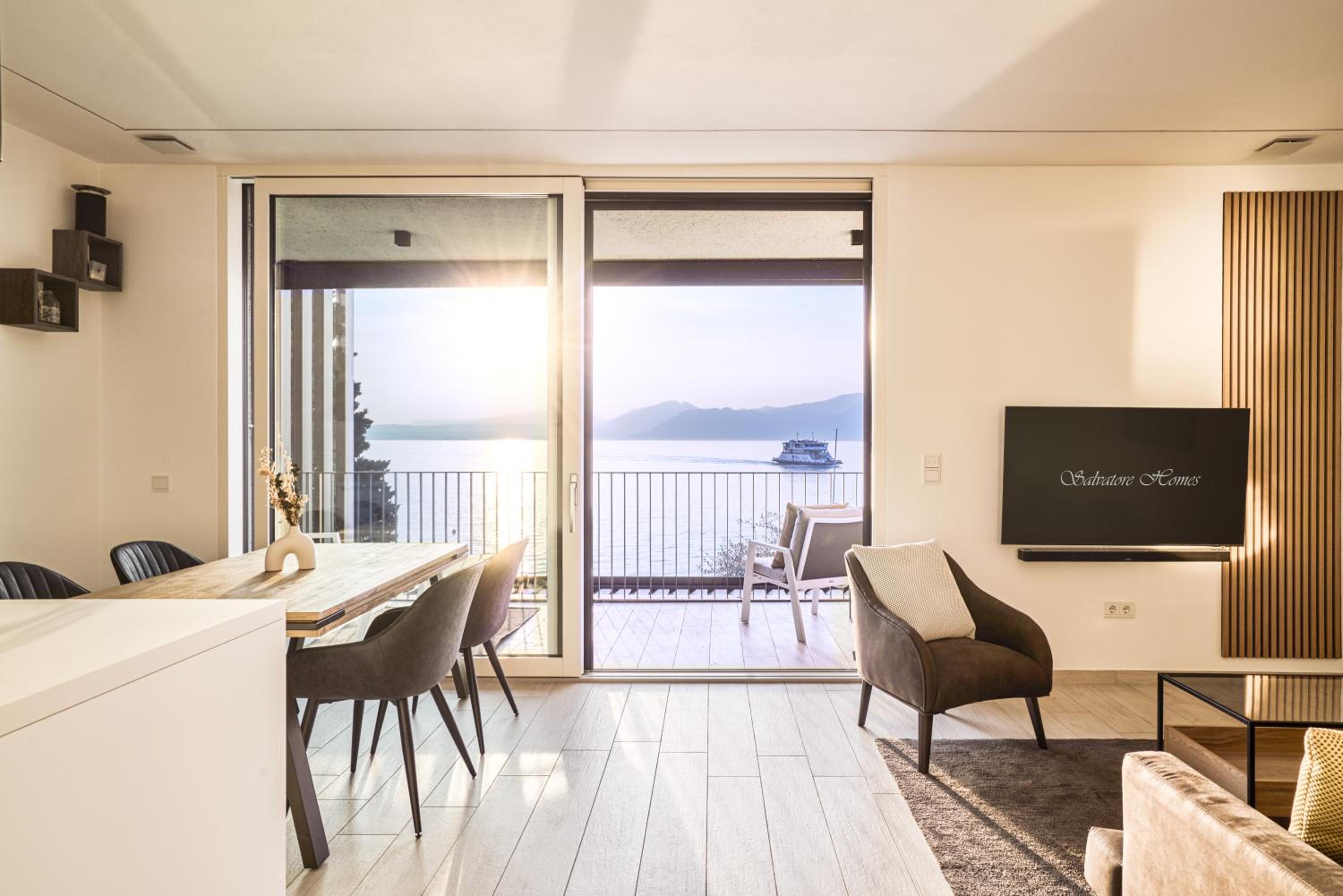SalvatoreHomes - Luxurious Dreamview Waterfront Apartment in Torri del Benaco with Pool - Casa Azura - a 5 Star Luxury Collection at Lake Garda view 3