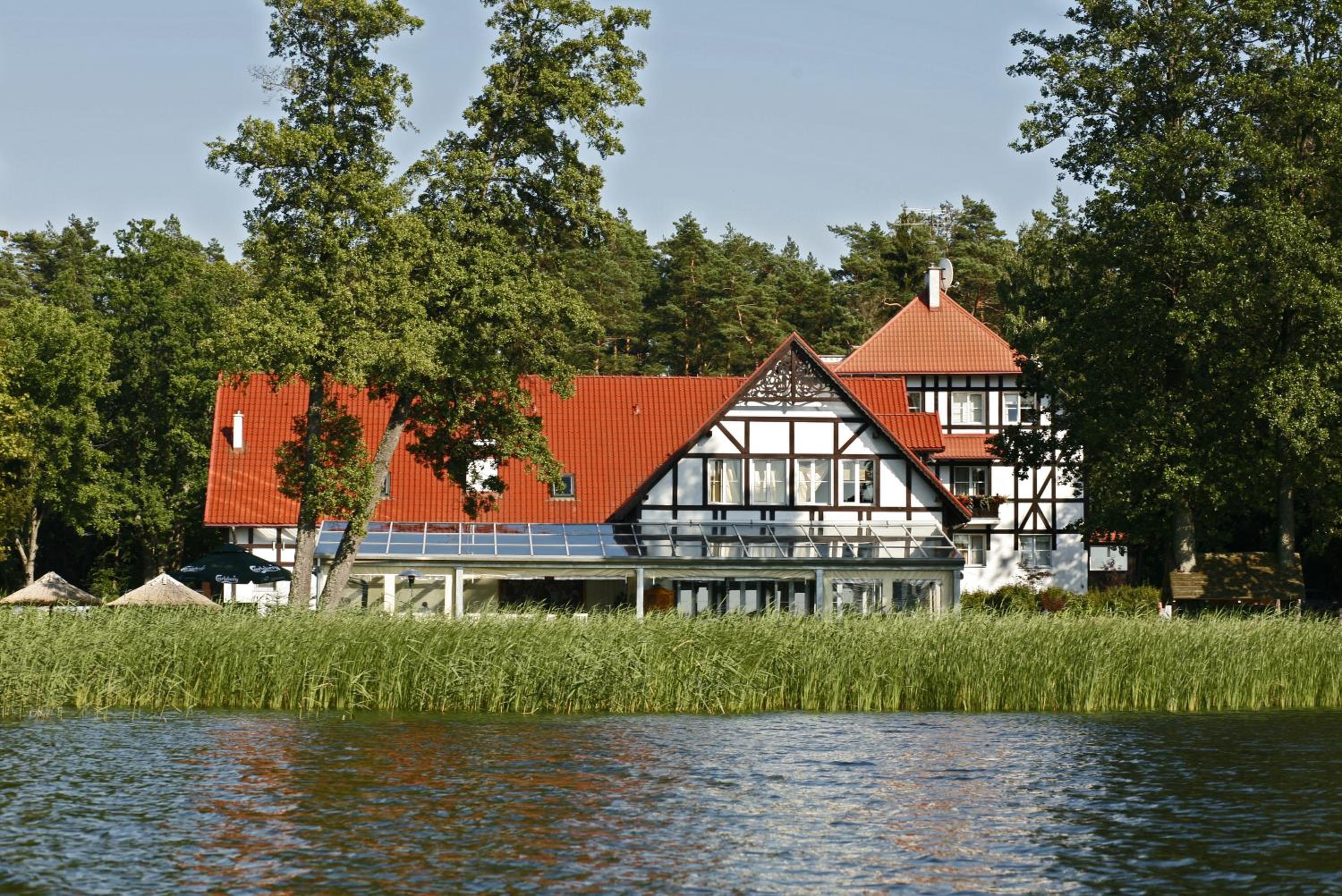 Jabłoń Lake Resort