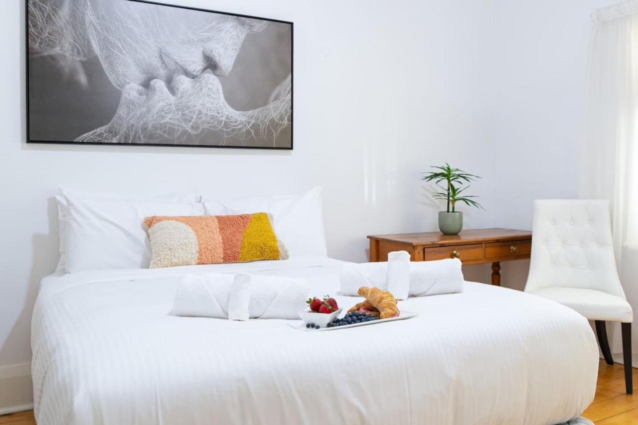 Charming 3-Bedroom Sandstone Haven with free wine