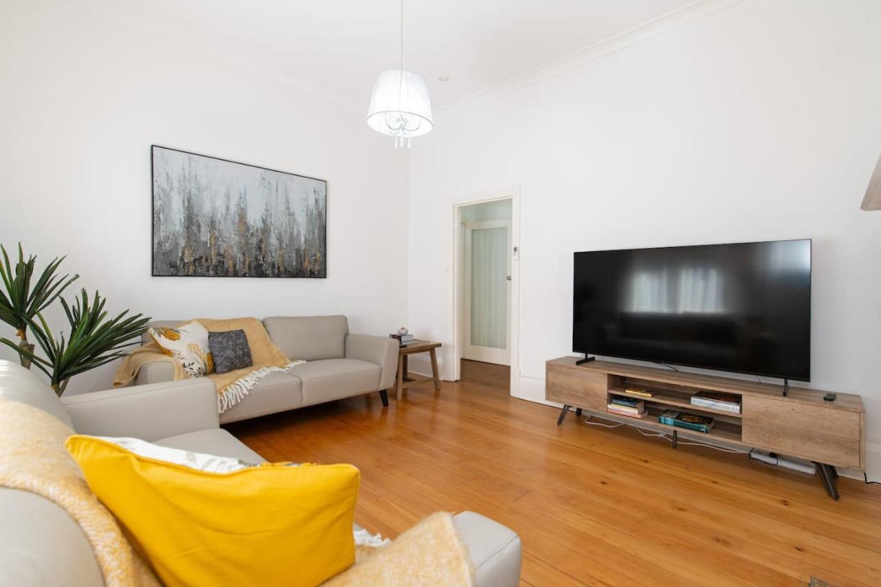 Charming 3-Bedroom Sandstone Haven with free wine