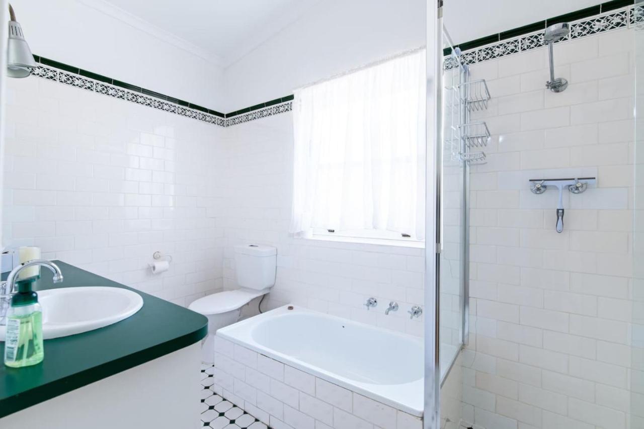 Charming 3-Bedroom Sandstone Haven with free wine