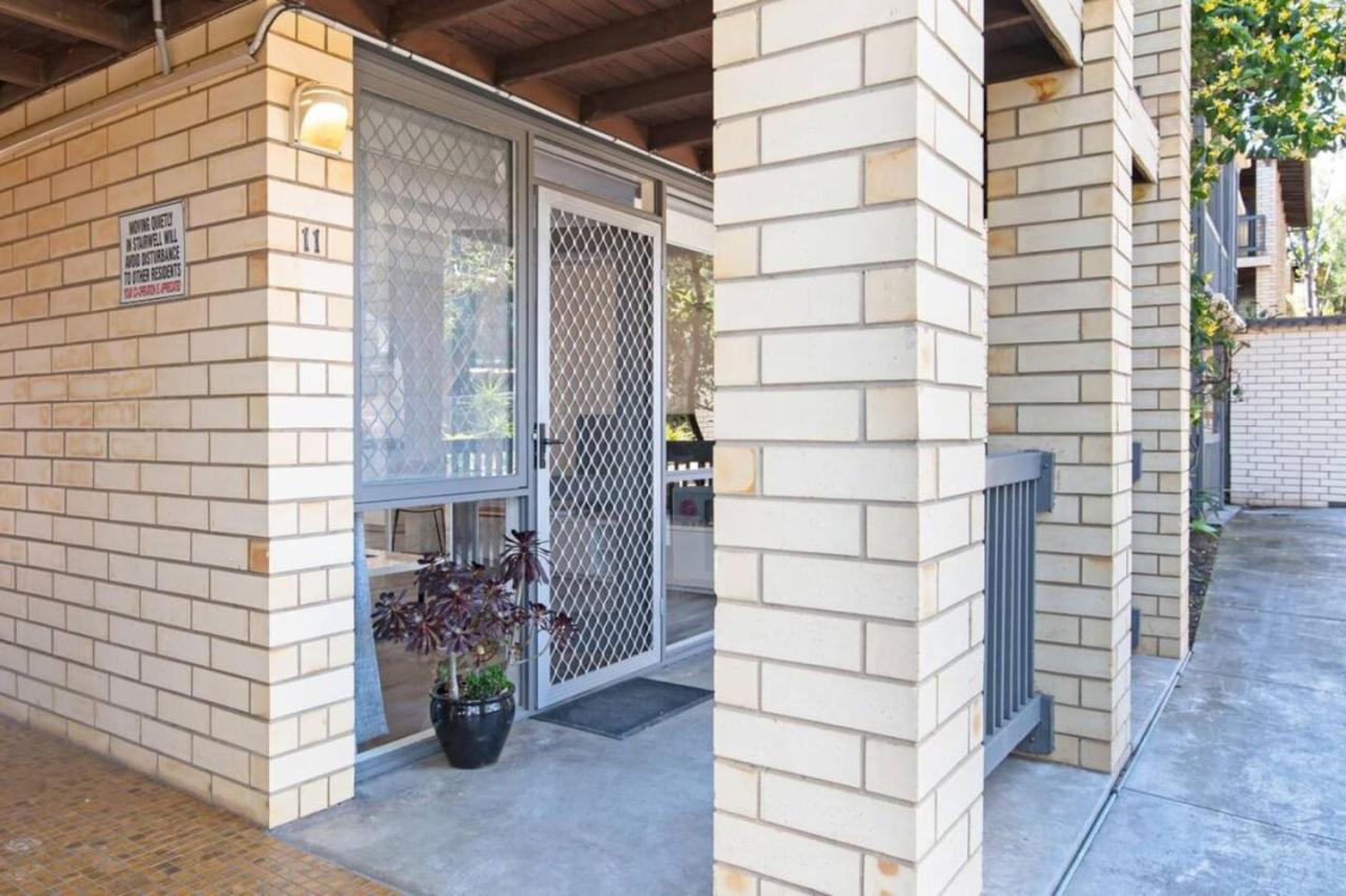 Glenelg Getaway - 2BR, parking and free wine