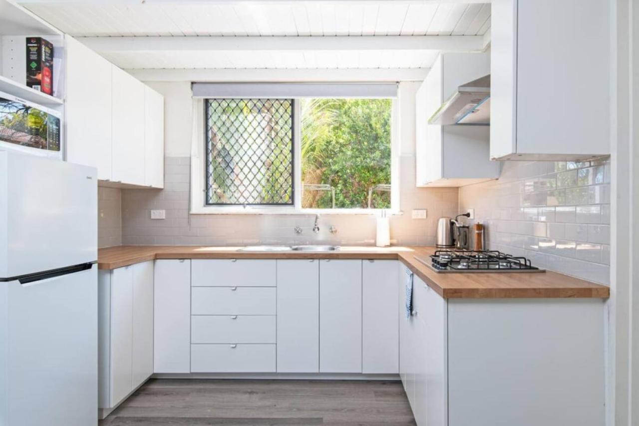Glenelg Getaway - 2BR, parking and free wine