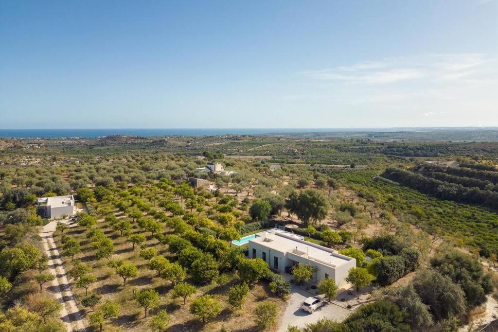 Villa Papeda-Tenuta il Cavaliere d'Italia Noto-vista fronte mare e piscina privata view 3