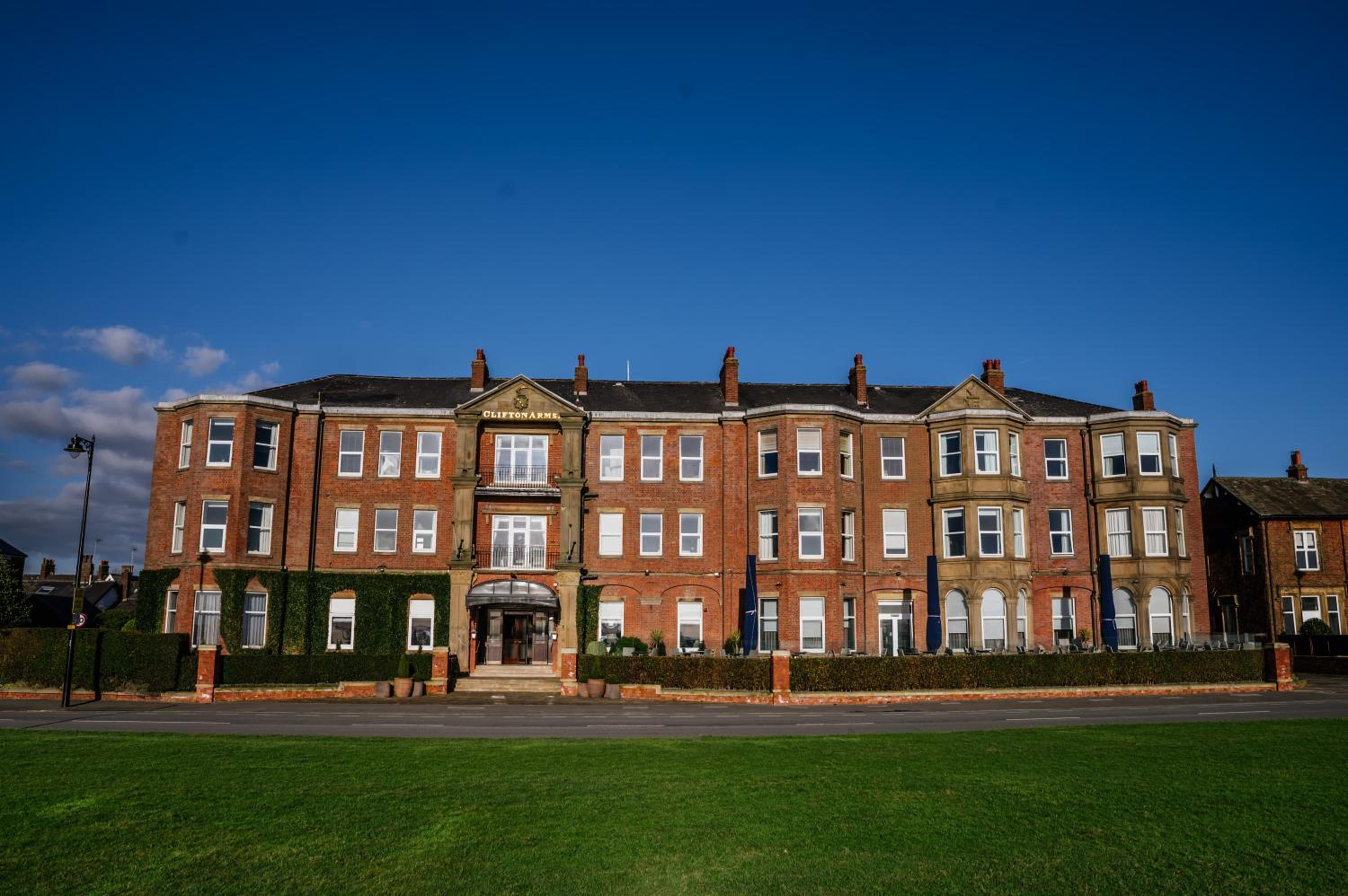 Lytham St Annes Vacations - Clifton Arms Hotel - Property Image 1