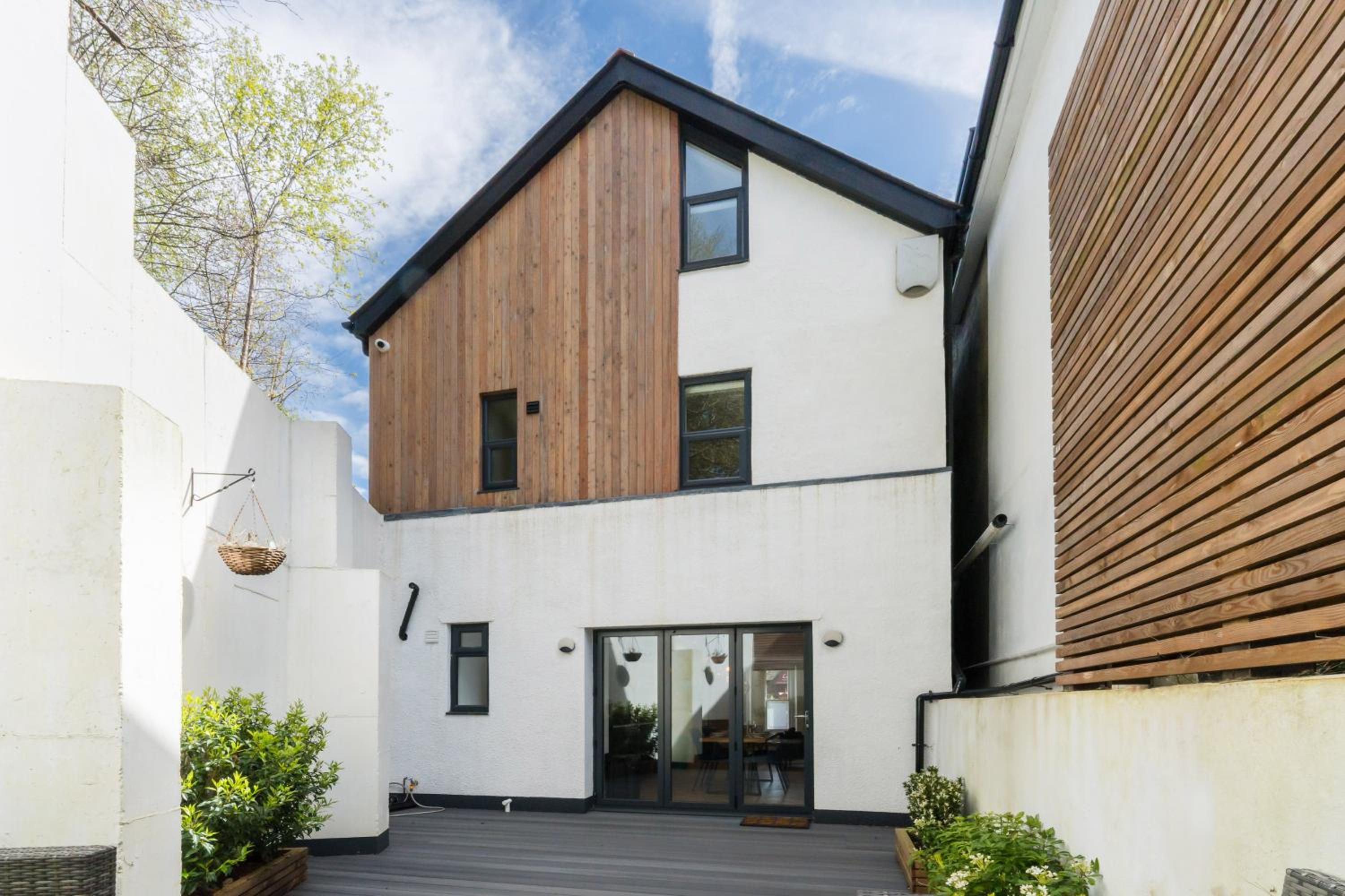 The Old Kiosk - Luxe 4 Bed House - Roath Park view 5