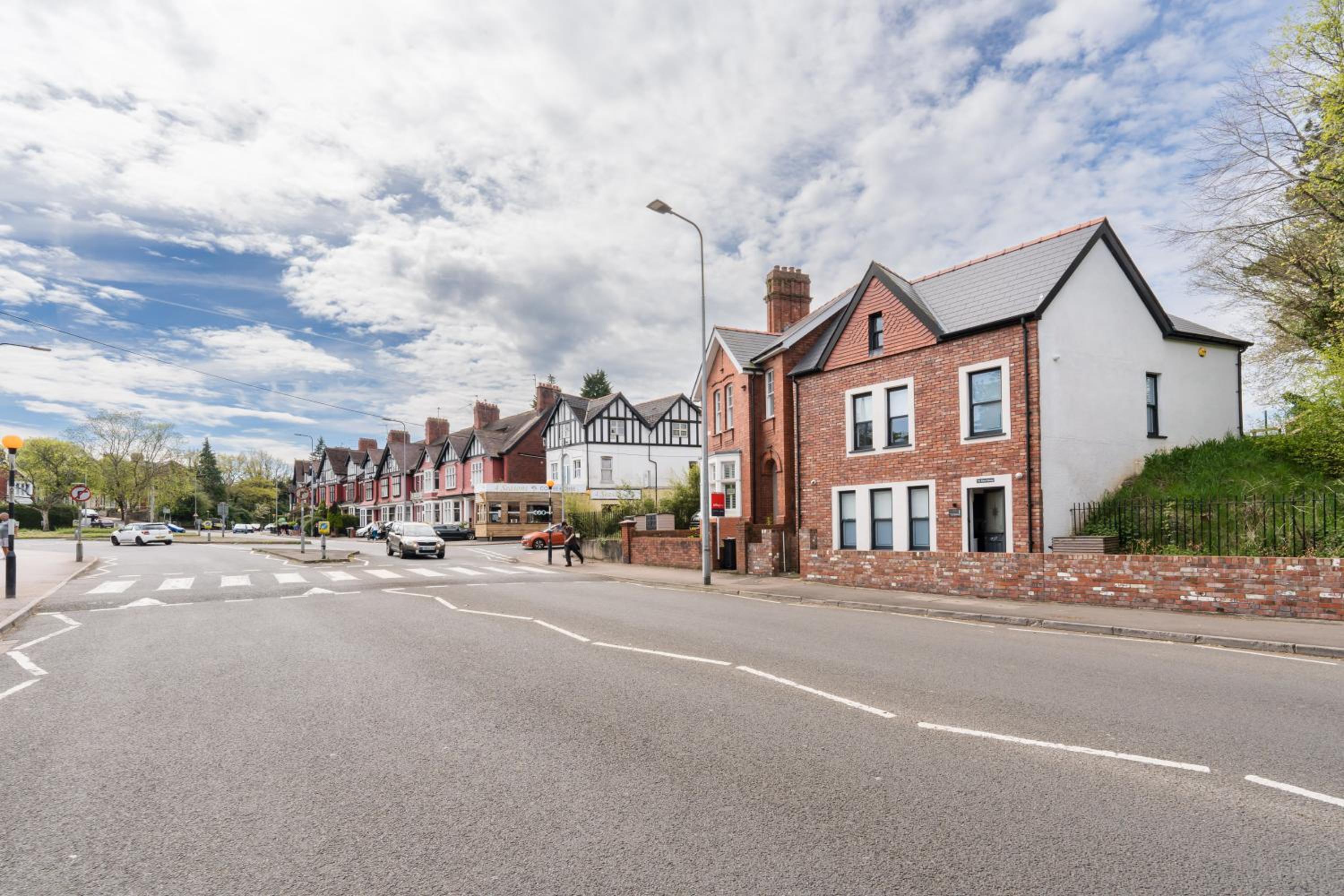 The Old Kiosk - Luxe 4 Bed House - Roath Park view 4