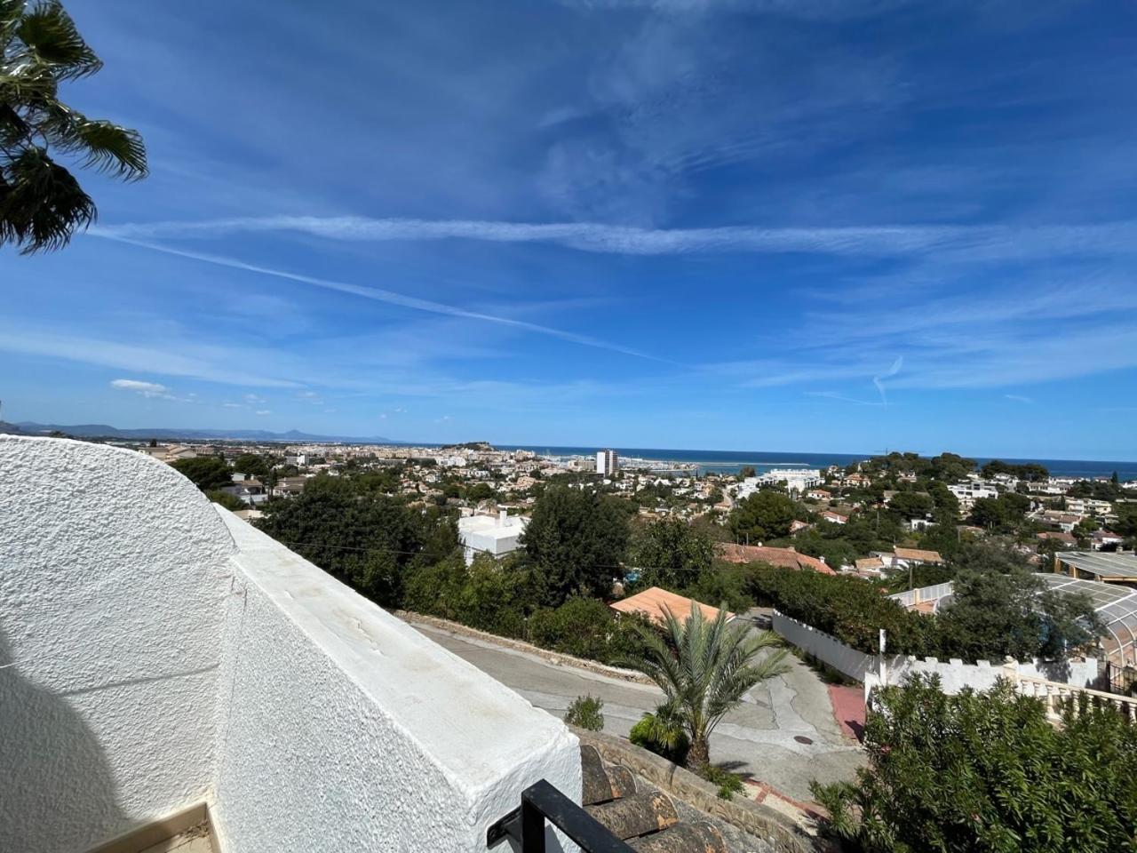 Adosado en urbanización con piscina y magnificas vistas a Denia