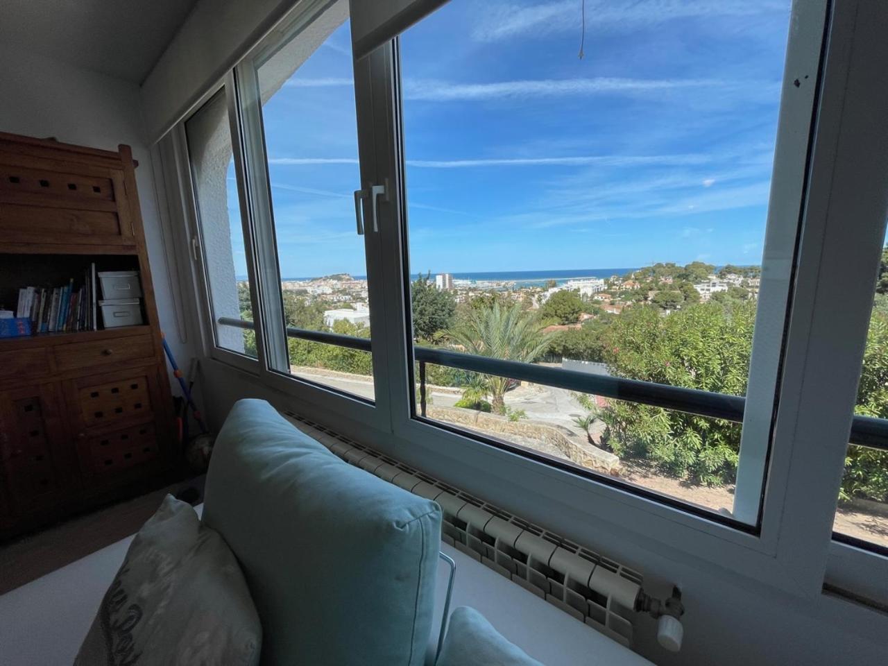 Adosado en urbanización con piscina y magnificas vistas a Denia