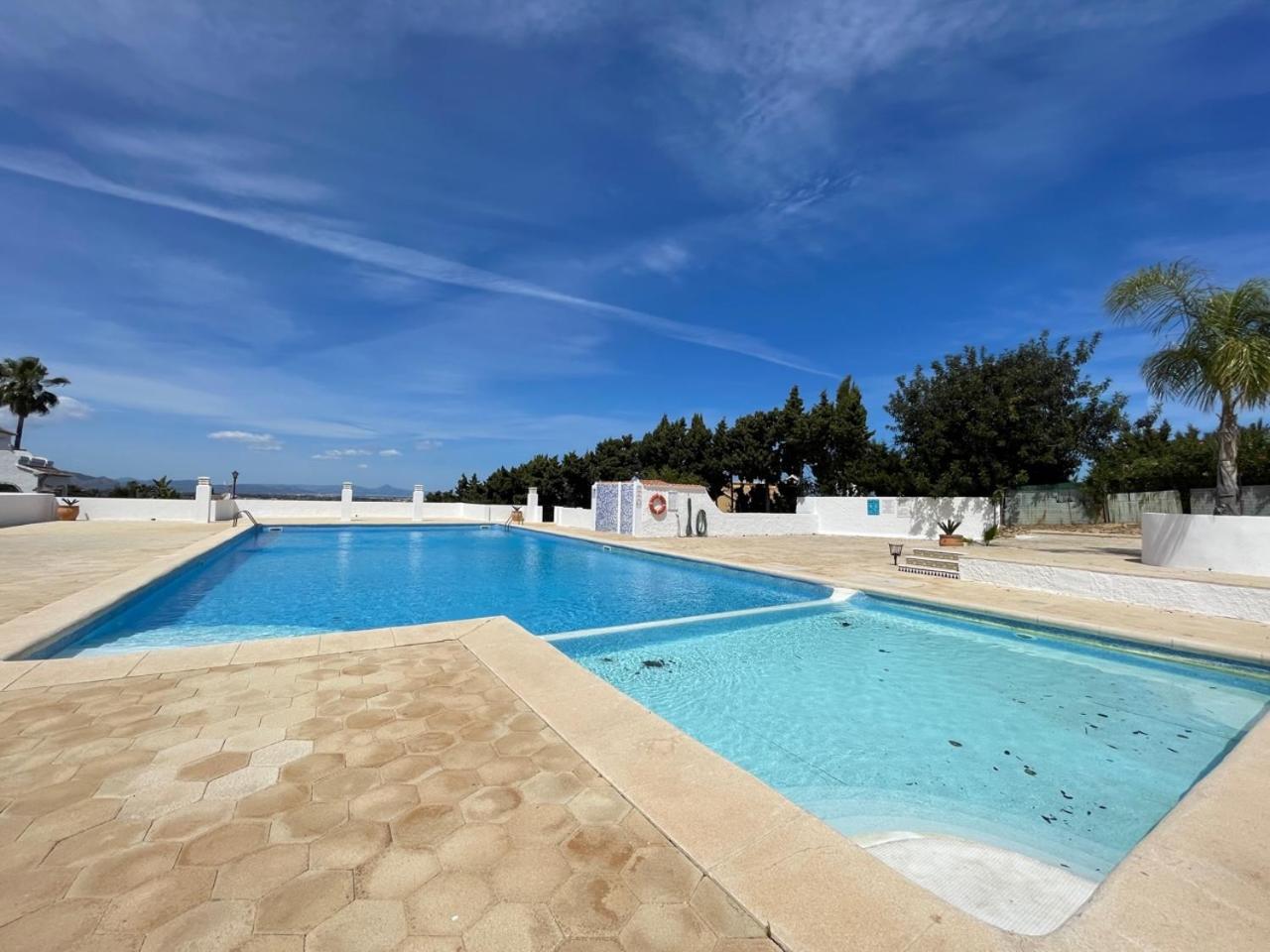 Adosado en urbanización con piscina y magnificas vistas a Denia