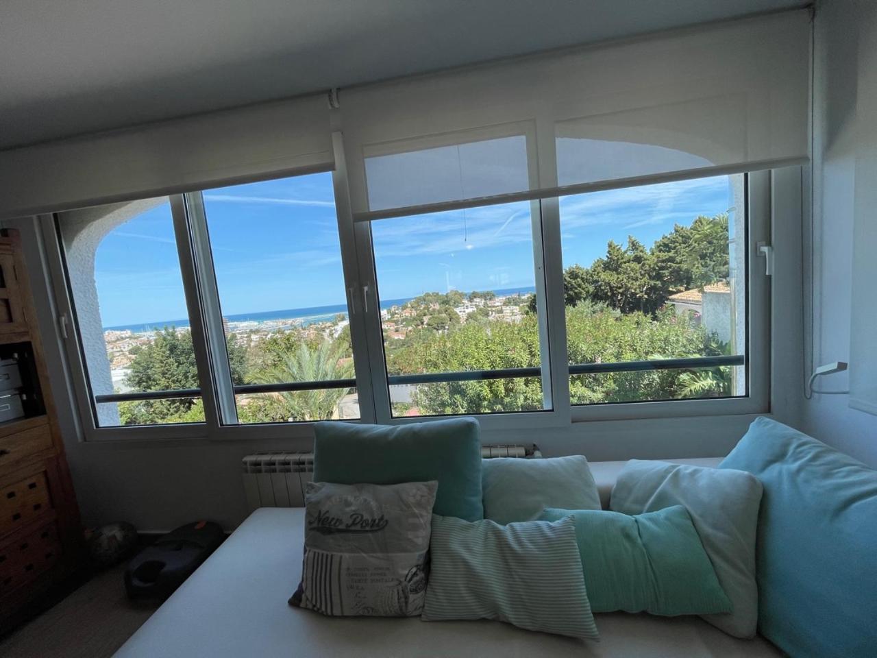 Adosado en urbanización con piscina y magnificas vistas a Denia