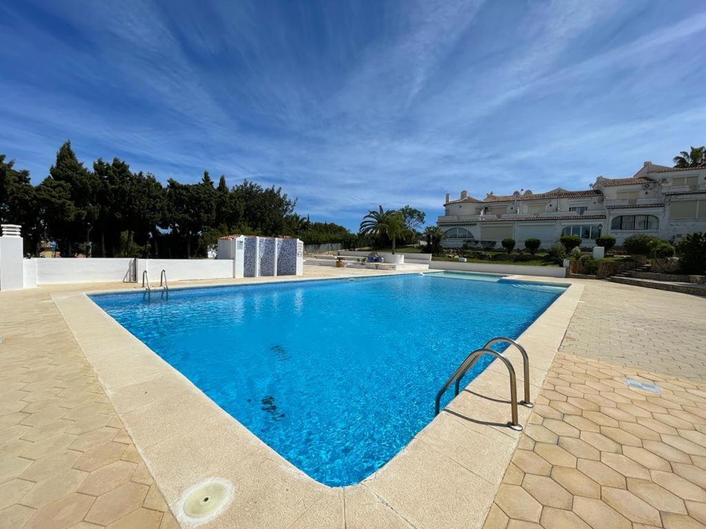 Adosado en urbanización con piscina y magnificas vistas a Denia