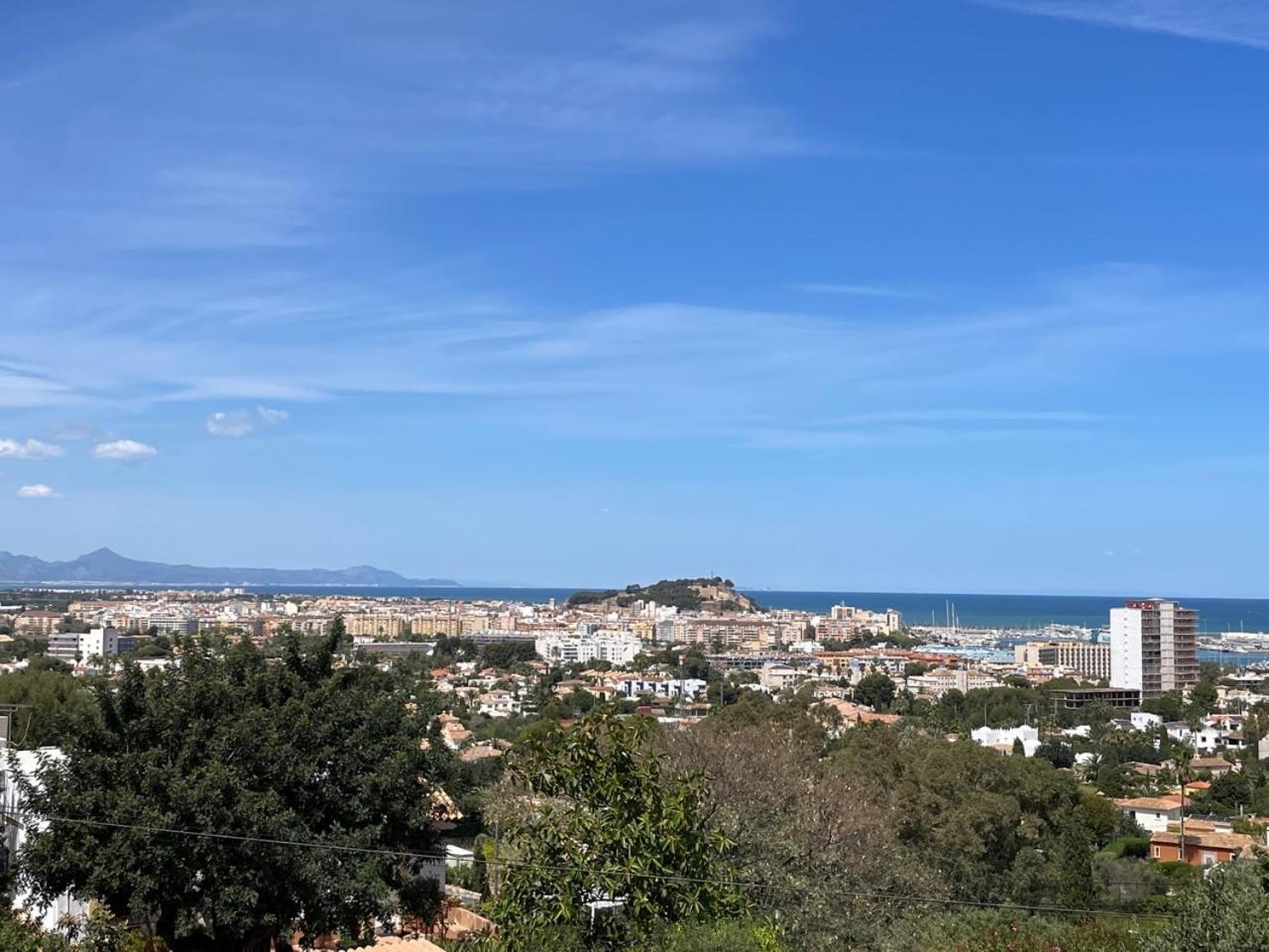 Adosado en urbanización con piscina y magnificas vistas a Denia