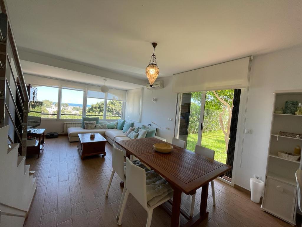Adosado en urbanización con piscina y magnificas vistas a Denia