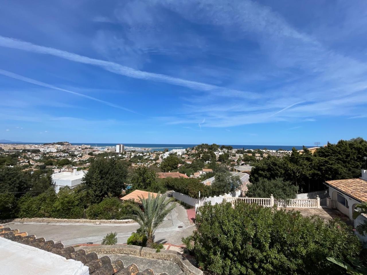 Adosado en urbanización con piscina y magnificas vistas a Denia