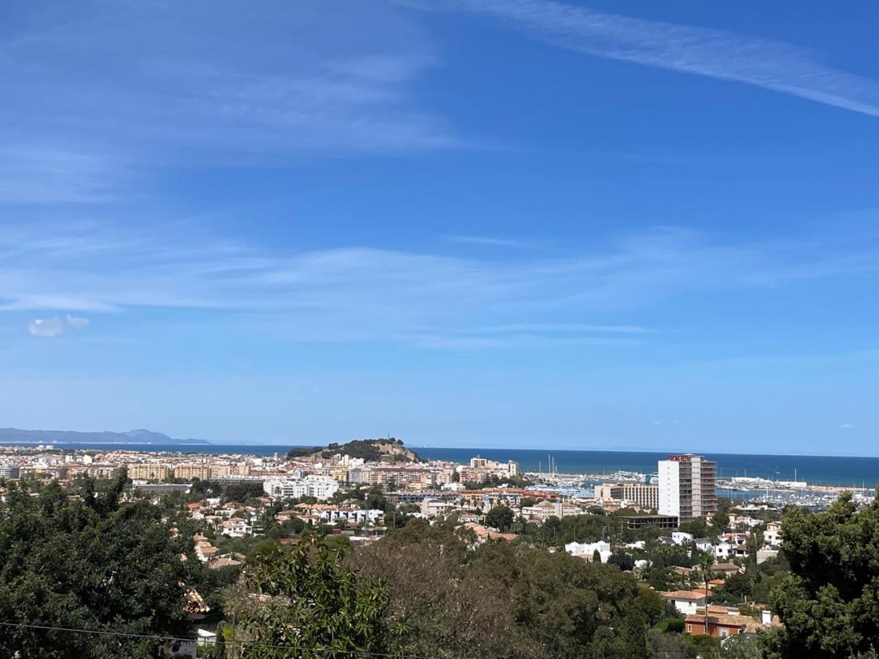 Adosado en urbanización con piscina y magnificas vistas a Denia