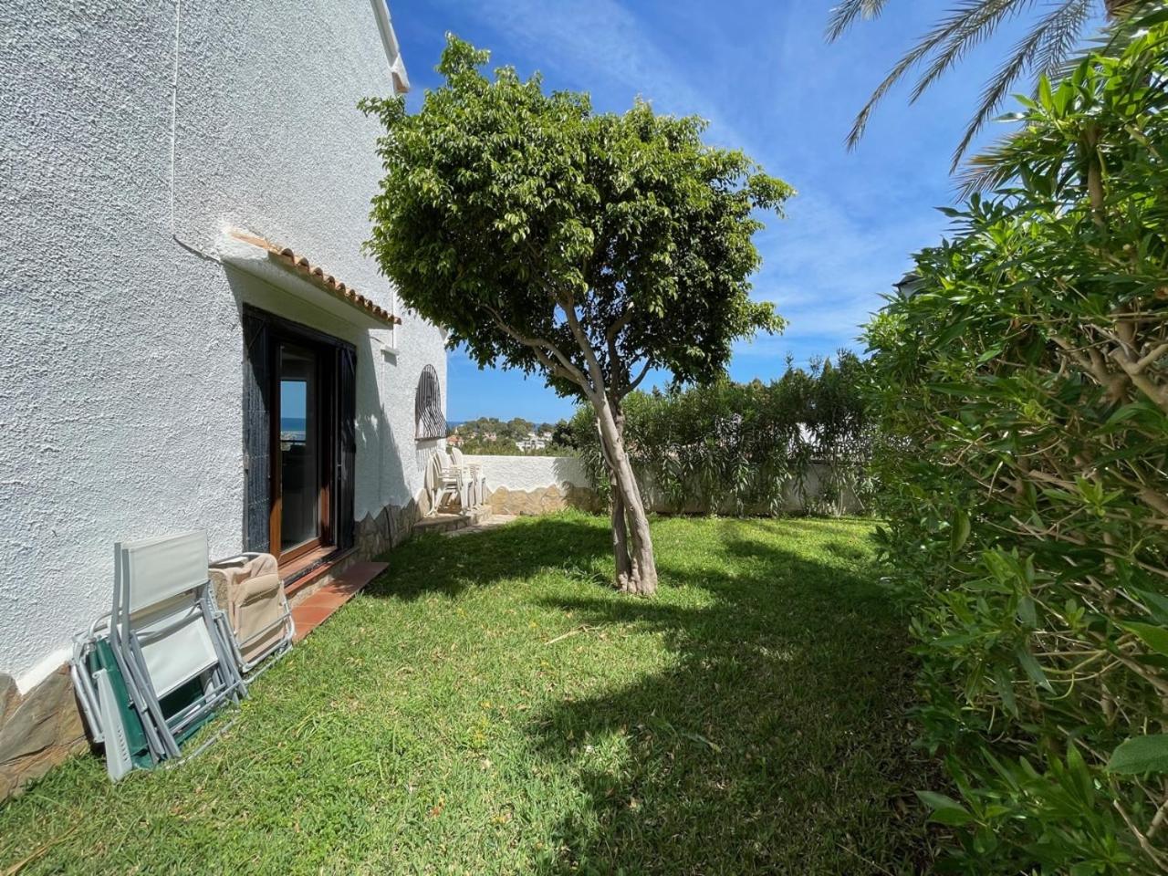Adosado en urbanización con piscina y magnificas vistas a Denia