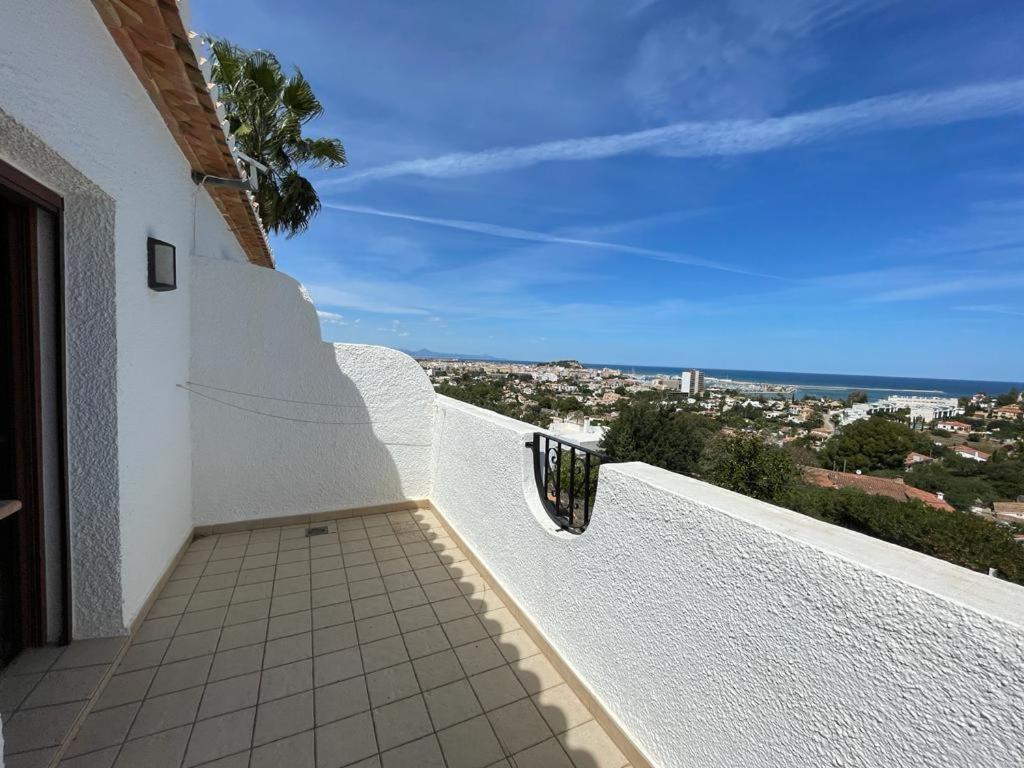 Adosado en urbanización con piscina y magnificas vistas a Denia