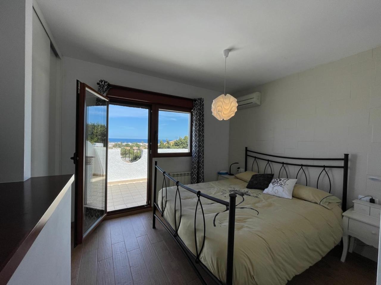 Adosado en urbanización con piscina y magnificas vistas a Denia