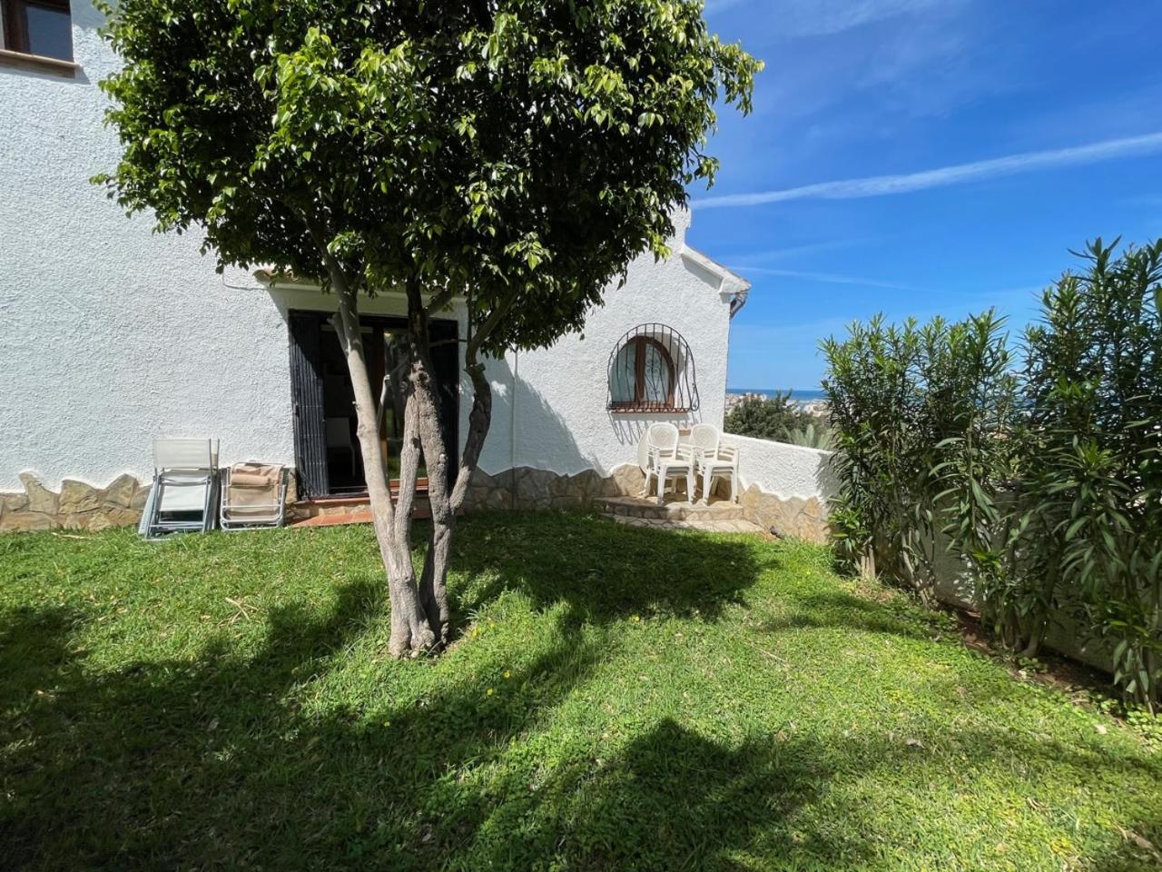 Adosado en urbanización con piscina y magnificas vistas a Denia