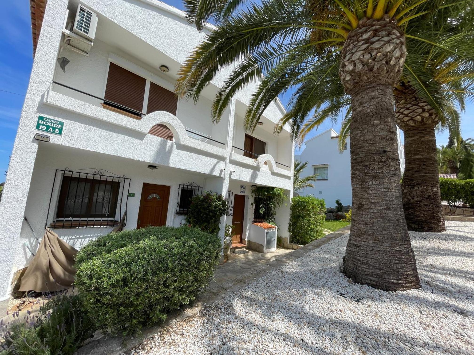 Adosado en urbanización con piscina y magnificas vistas a Denia
