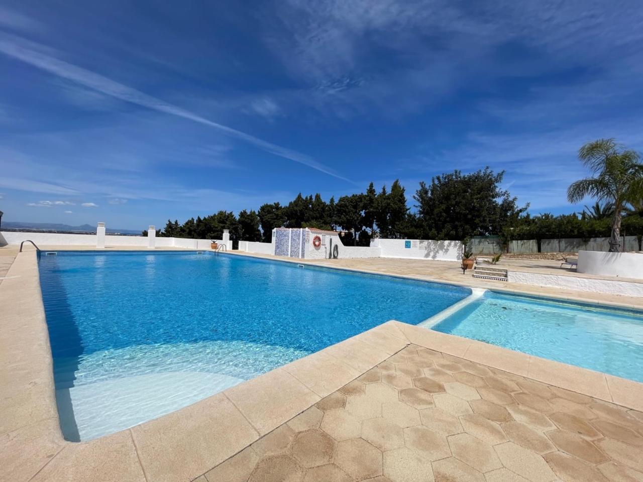 Adosado en urbanización con piscina y magnificas vistas a Denia