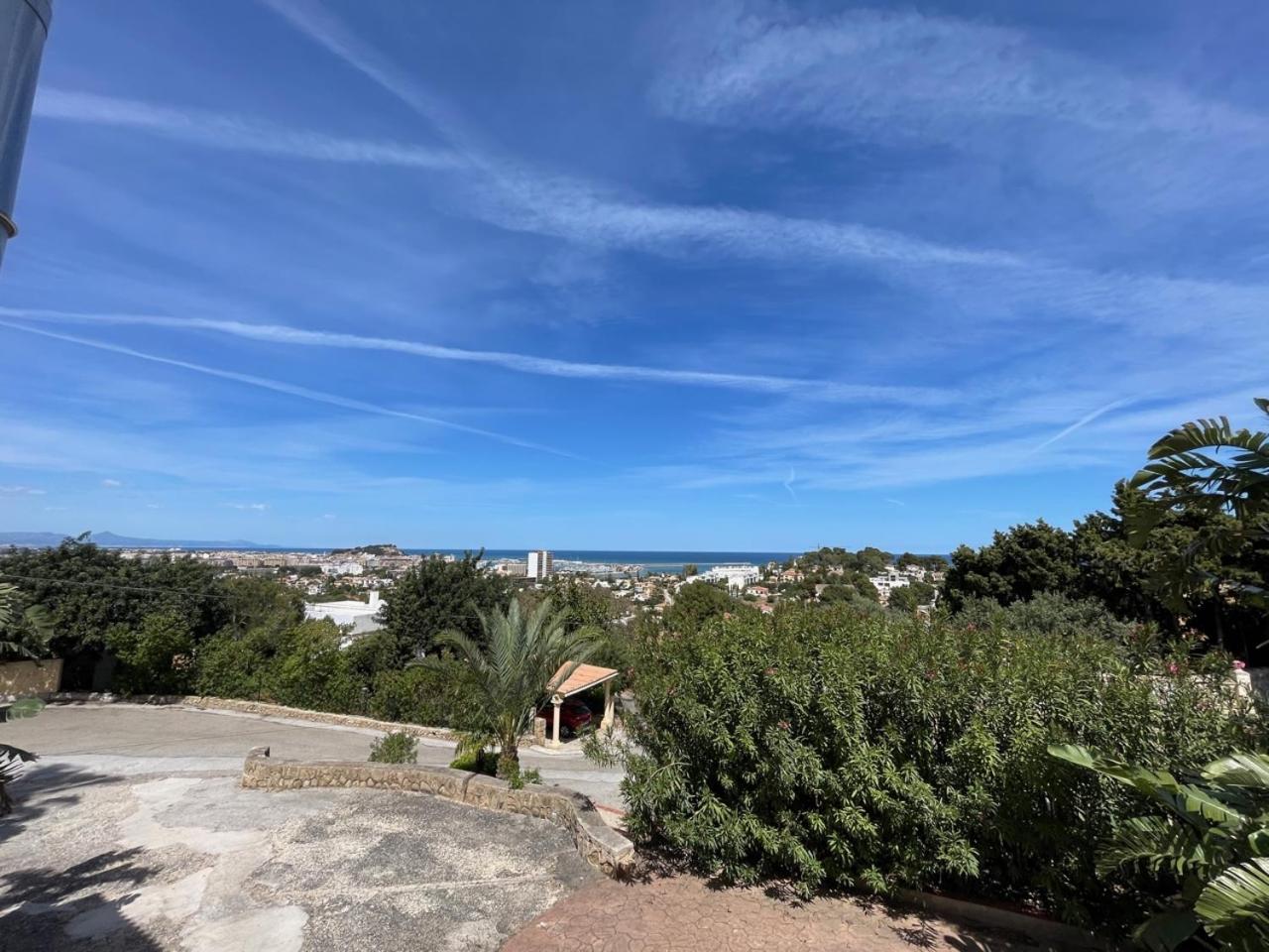 Adosado en urbanización con piscina y magnificas vistas a Denia