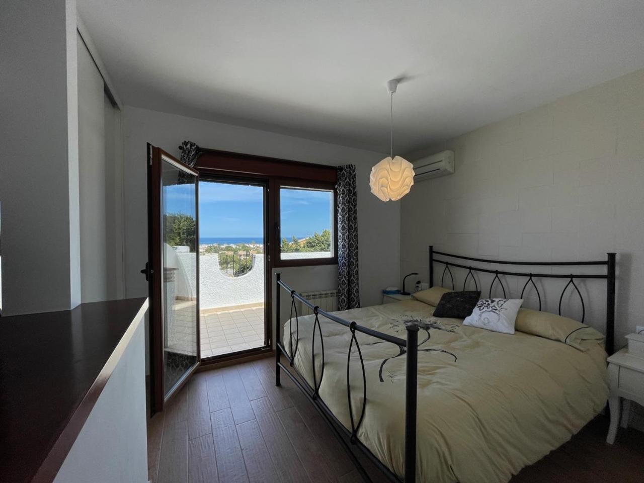 Adosado en urbanización con piscina y magnificas vistas a Denia