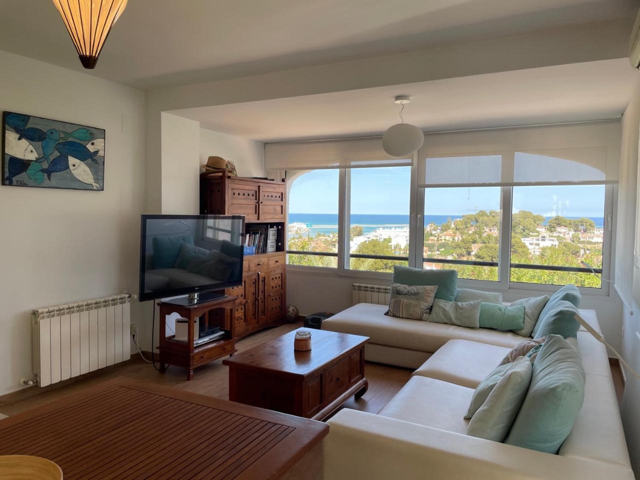 Adosado en urbanización con piscina y magnificas vistas a Denia