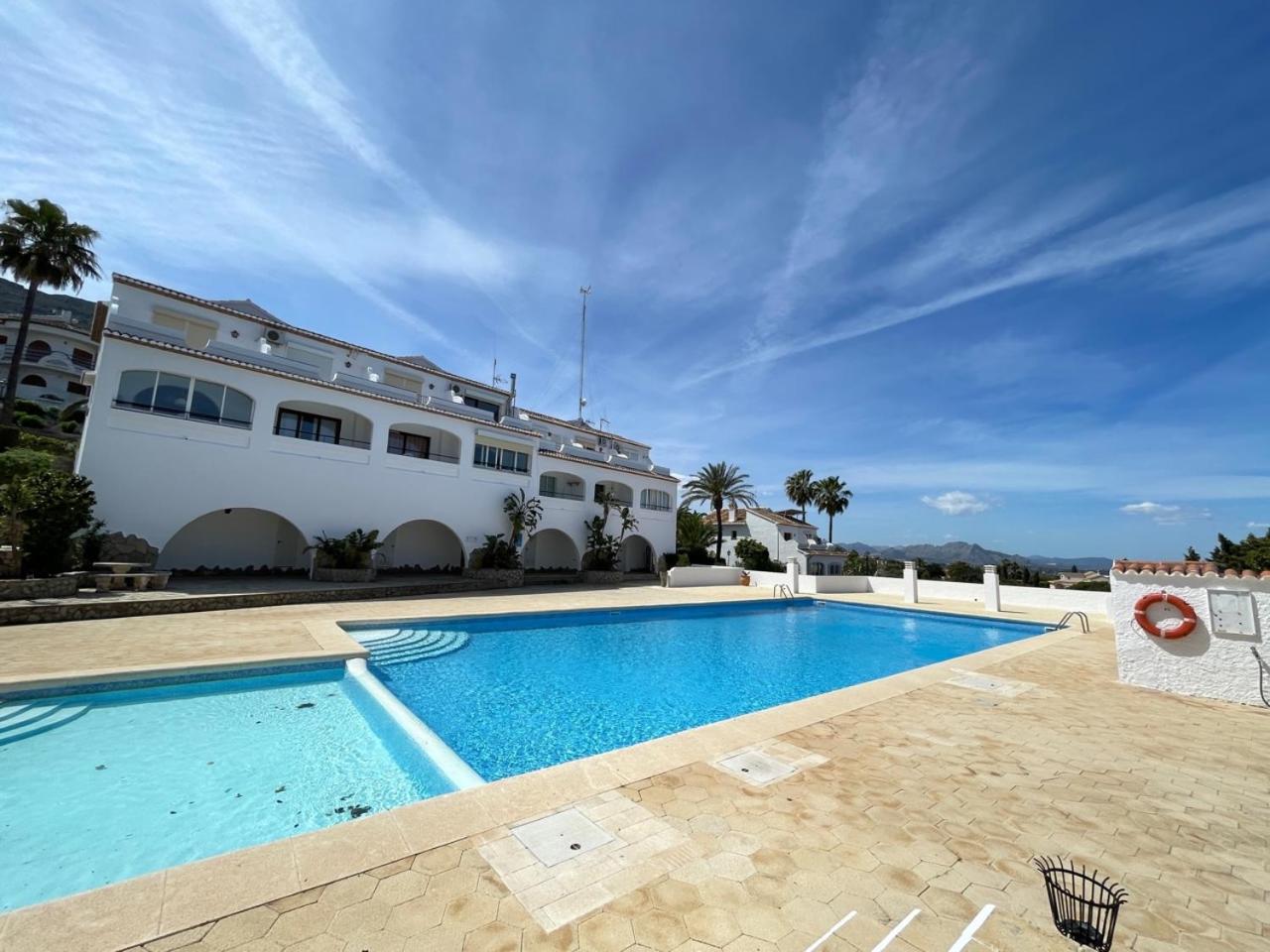 Adosado en urbanización con piscina y magnificas vistas a Denia