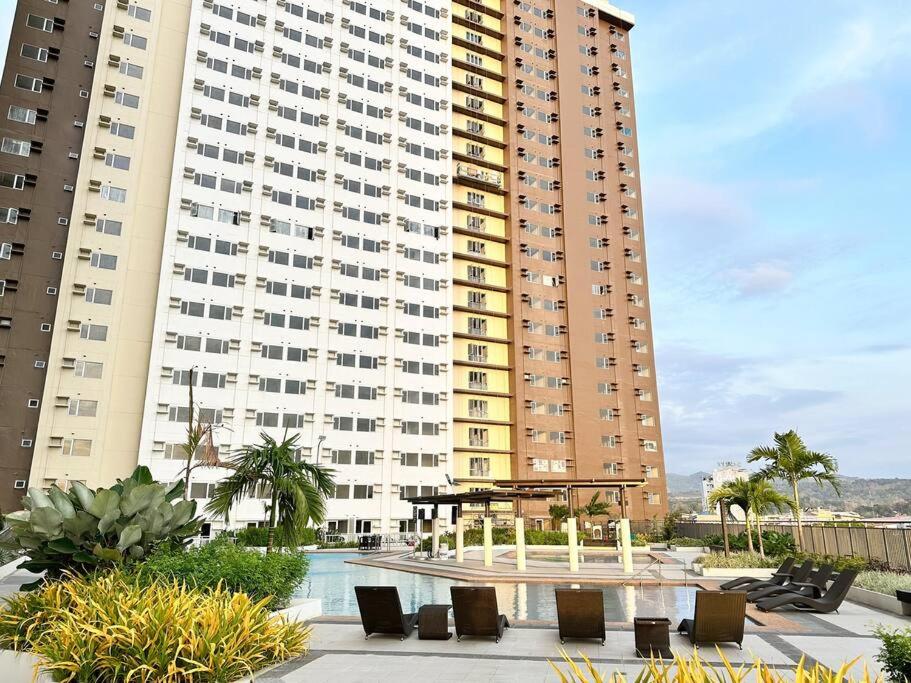 Heart of CDO Cozy Condo Wi-fi Netflix view 3