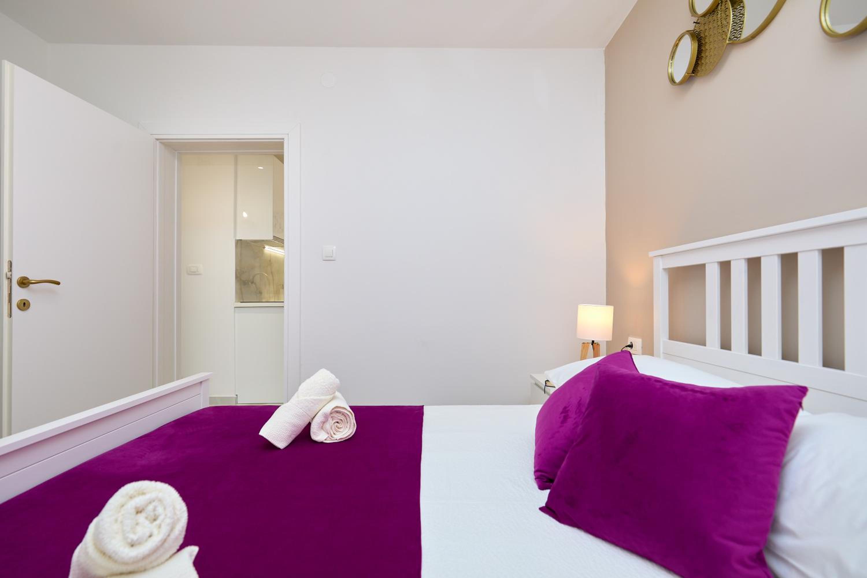 GOLDEN ROSE - walking distance 1 km from old town