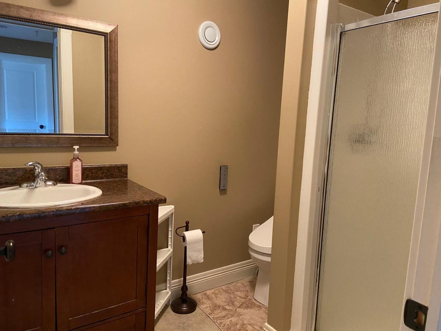 Cozy and stylish entire suite in Halifax
