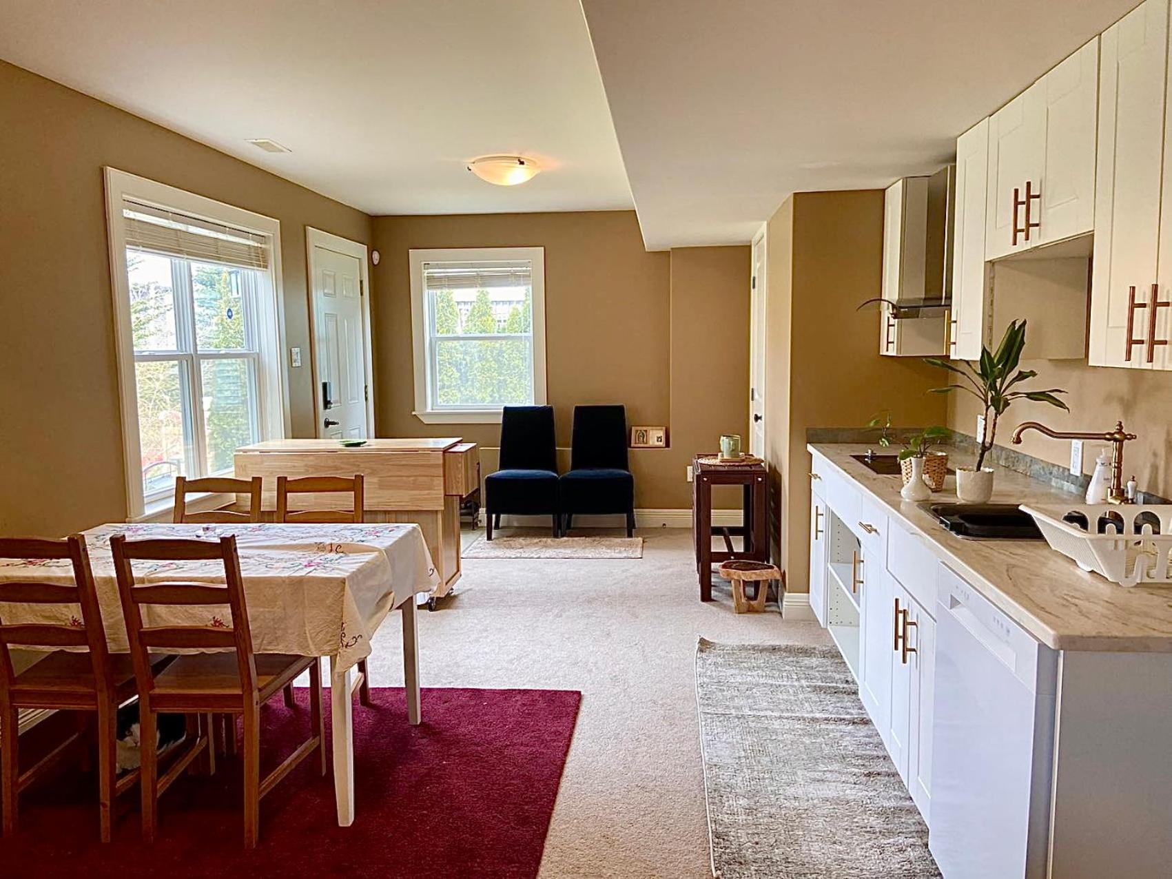 Cozy and stylish entire suite in Halifax