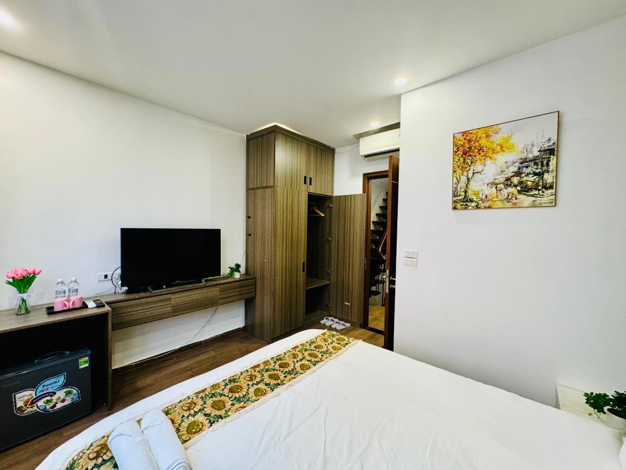 Cancel - Đường Thành - Sunny home - Ancient Street view - Hoan Kiem lake