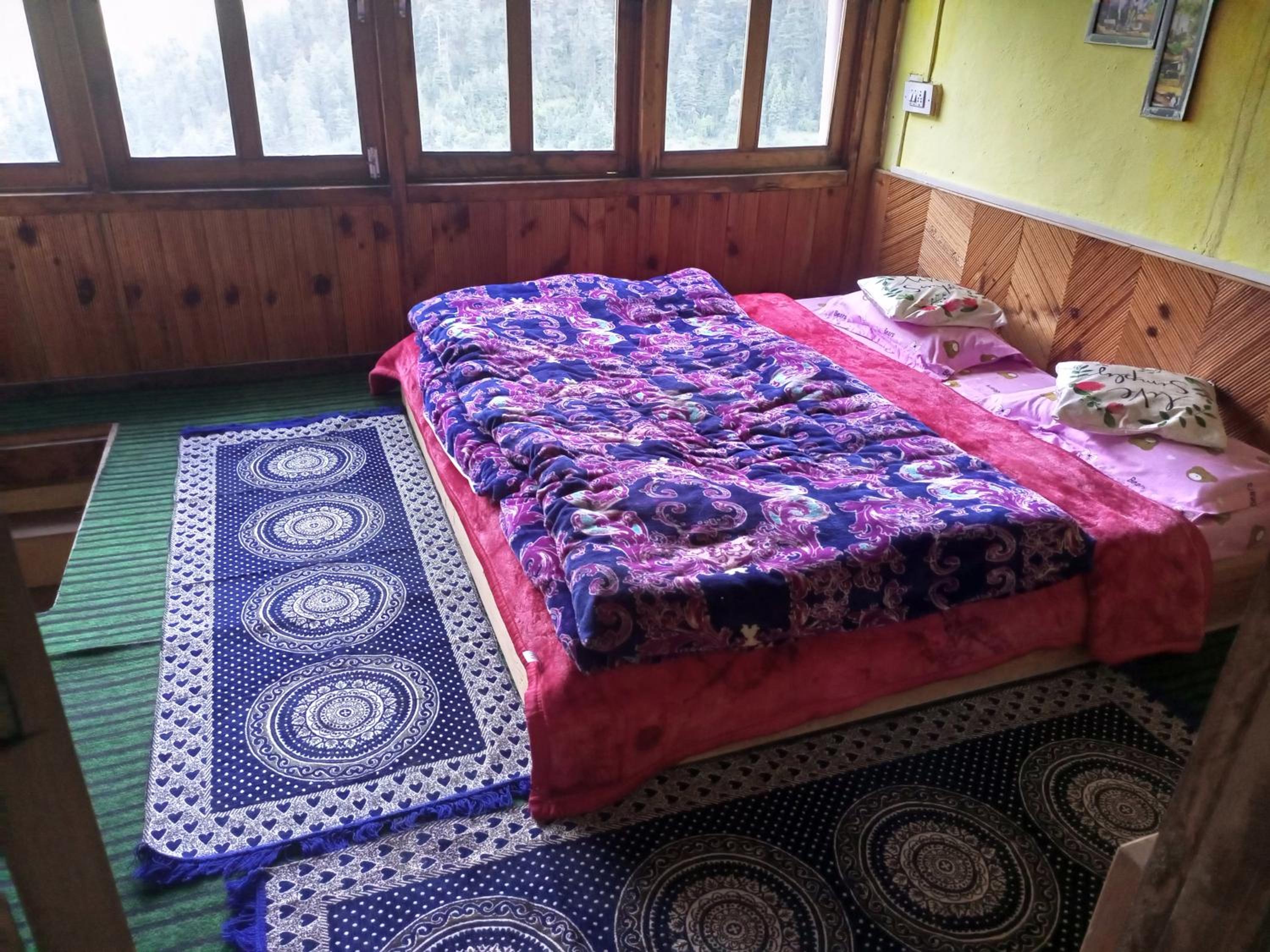 Shri Hari Nargis Home Stay